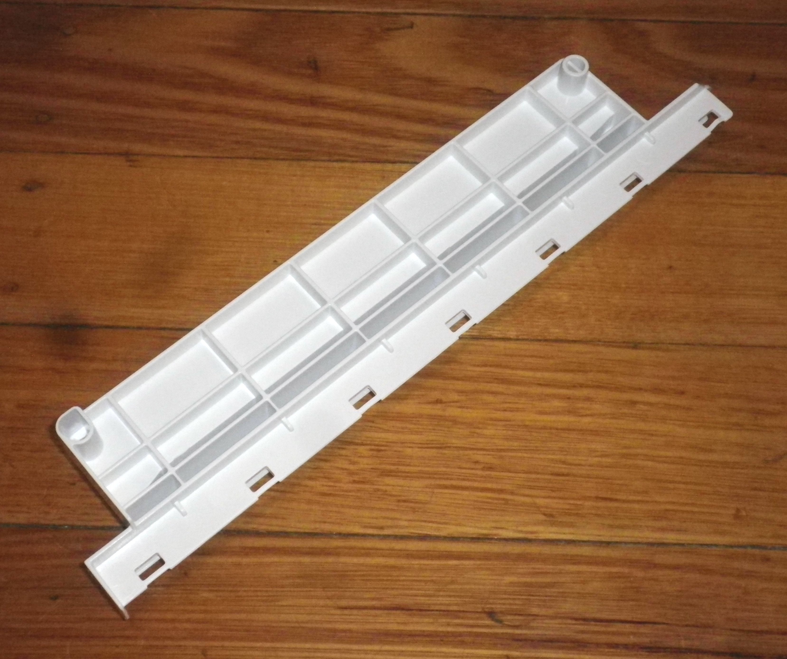 Westinghouse WBE4514SA Left-Hand Crisper Drawer Support Runner, Part #140019369051