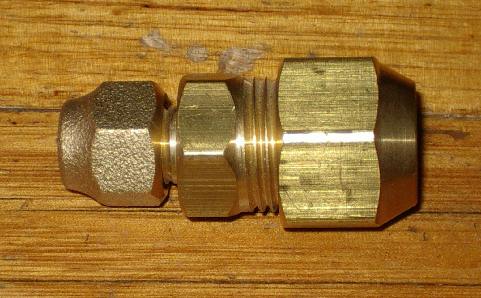High - Quality Brass 1/4 to 1/2 Flare Reducing Union Kit with Nuts - RF702KIT