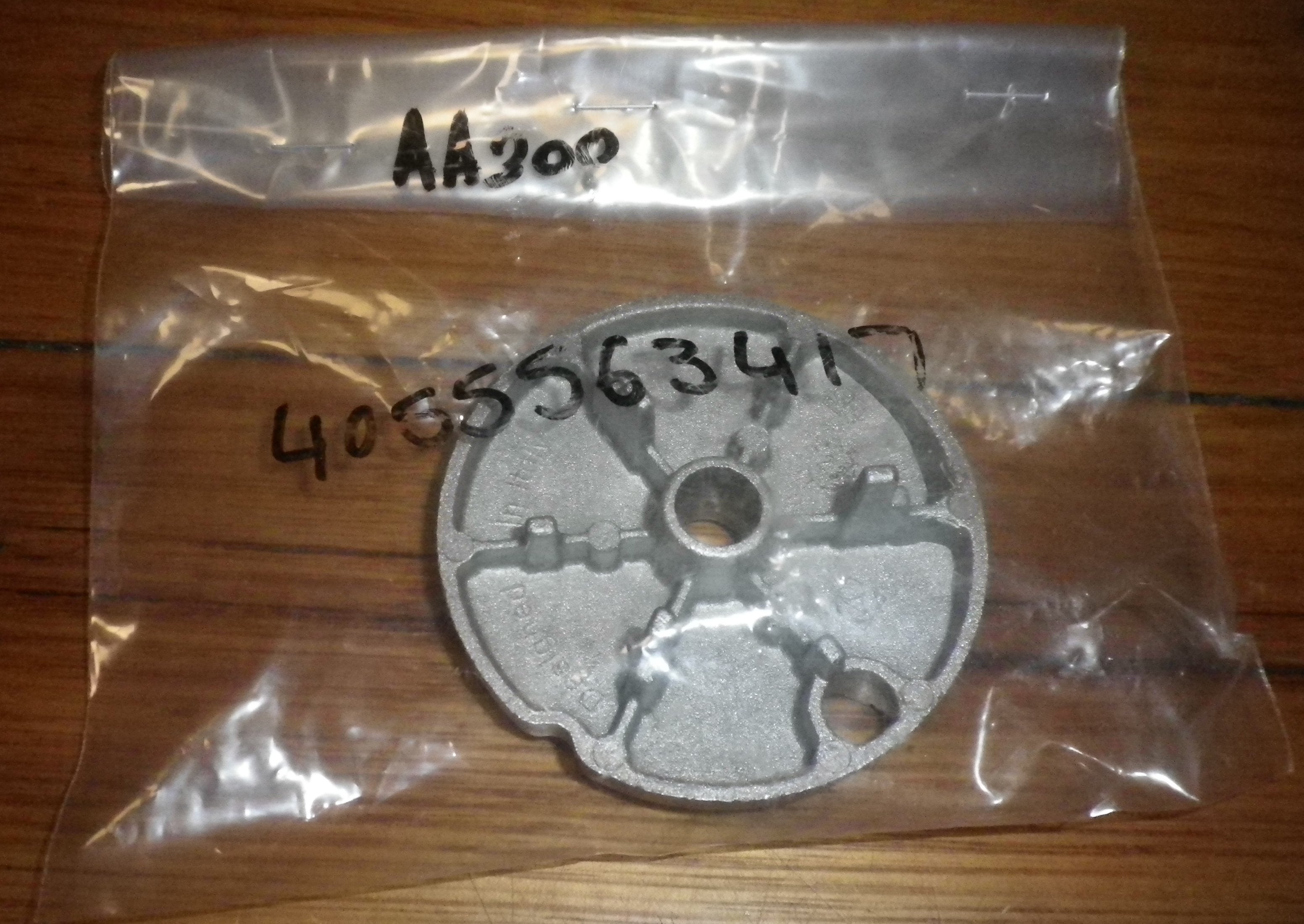 Medium Gas Stove Burner Distributor for Westinghouse, Chef - Replacement Part # 4055563417