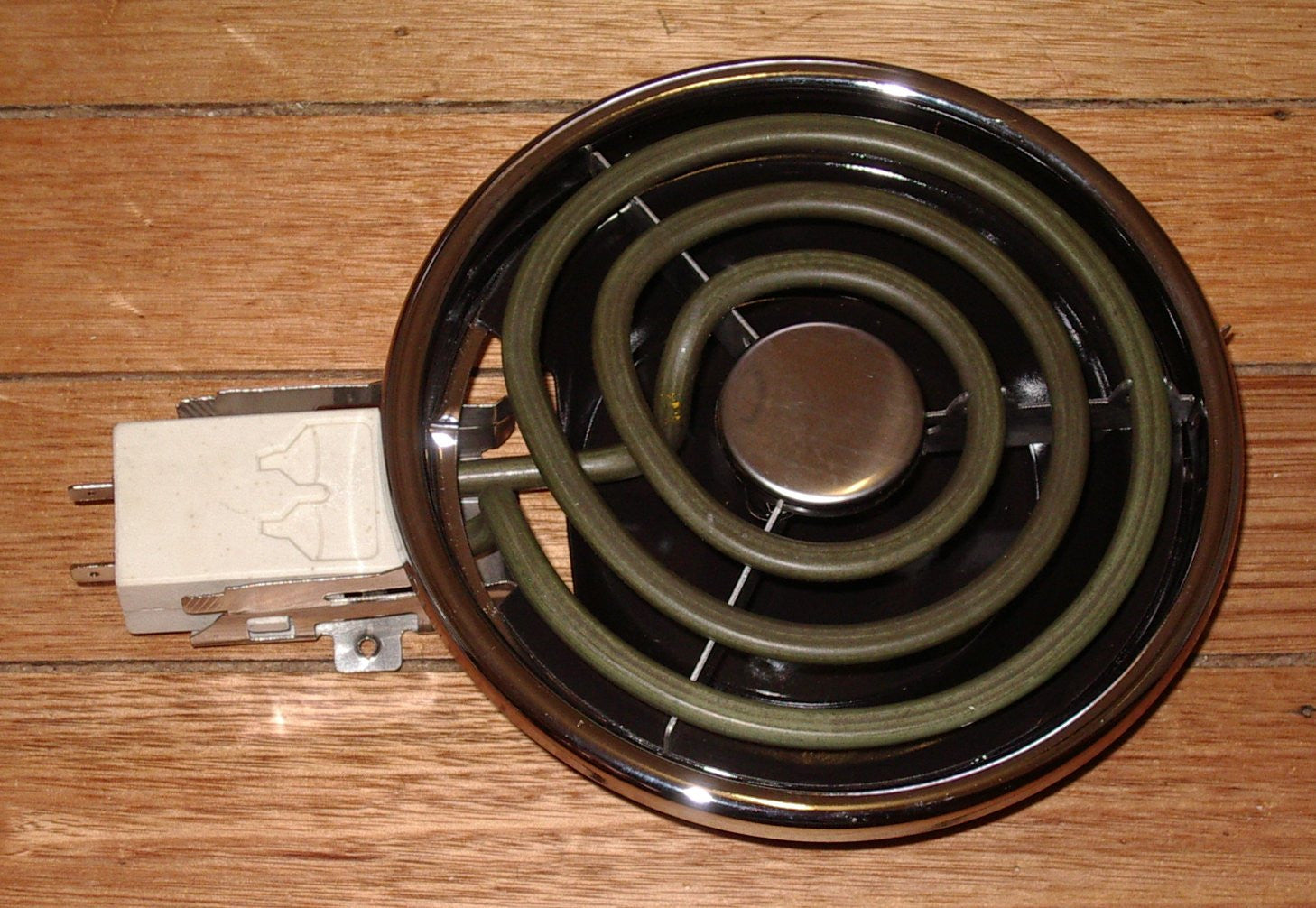 Chef 145mm 1100-Watt Plug-in Electric Hotplate Cooking Appliance with Chrome Ring, Socket and Spill Bowl Kit - Part # SE137