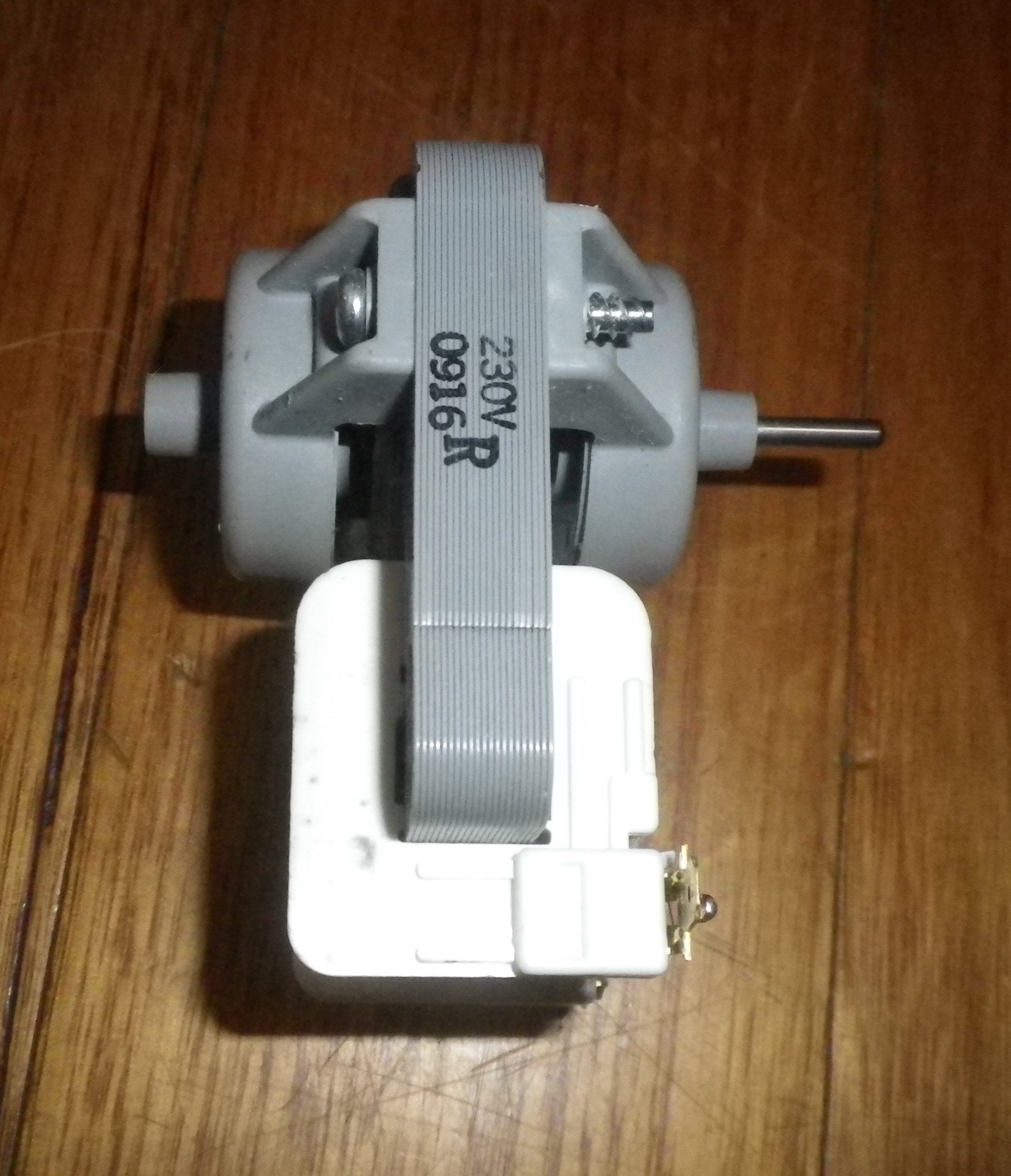 Fisher & Paykel Short Shaft Evaporator Fan Motor for Frost Free Freezers and Fridges - Shop - Soiled Packaging - Genuine Part # 818721P - SS