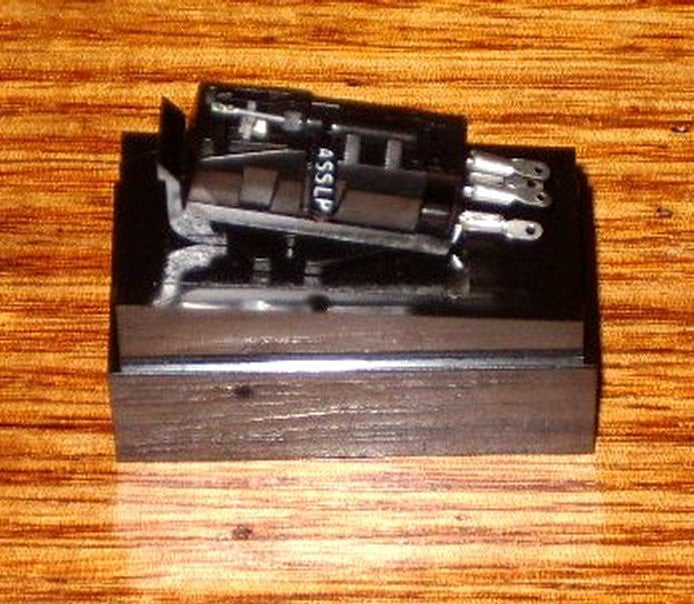 High - Quality Ceramic Cartridge with Stylus Compatible with BSR and Garrard, Part # KS40A, PC06