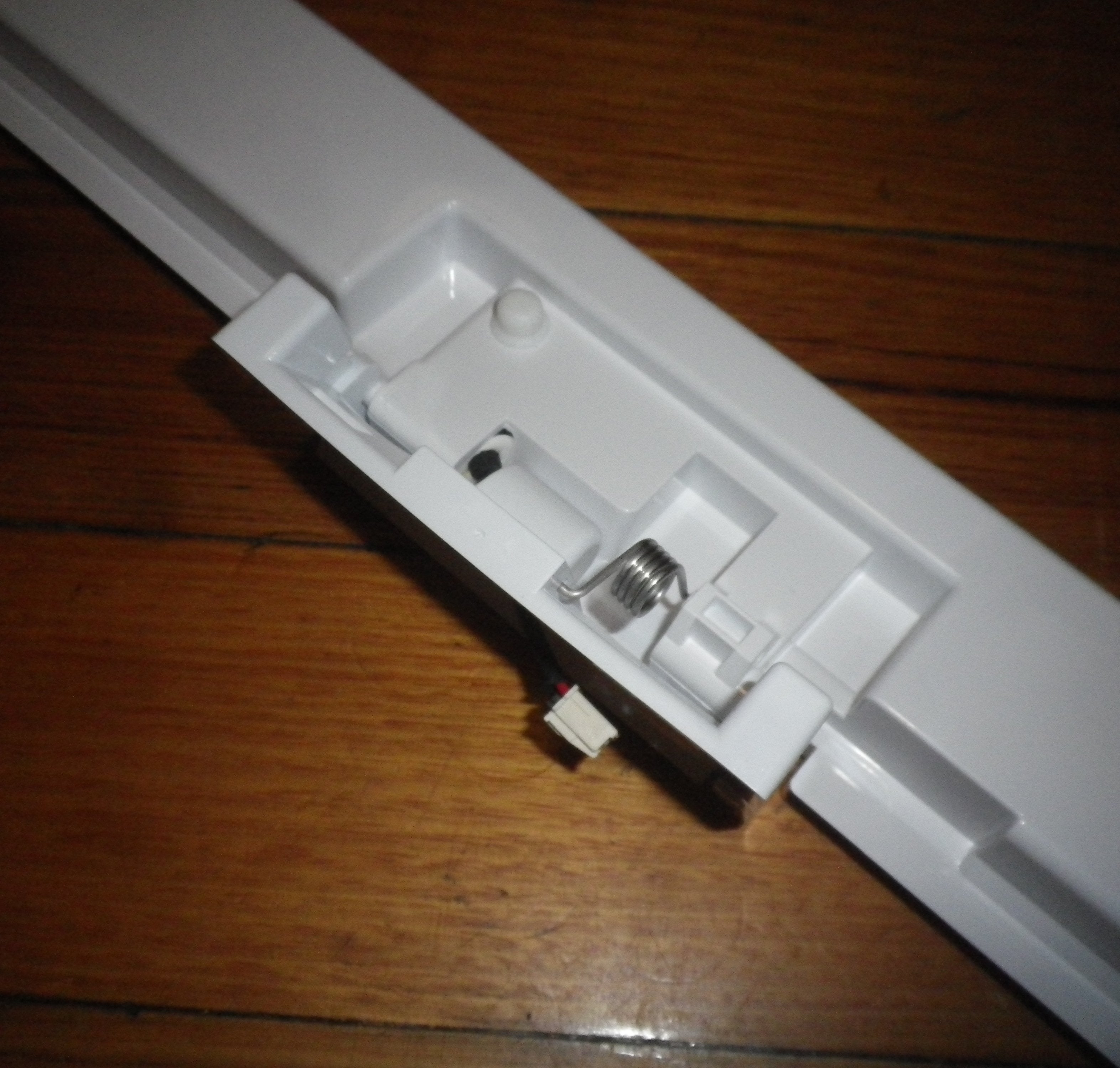 Westinghouse WQE5600 Series Refrigerator French Door Closing Bar Replacement Part - Part Number 140225456015