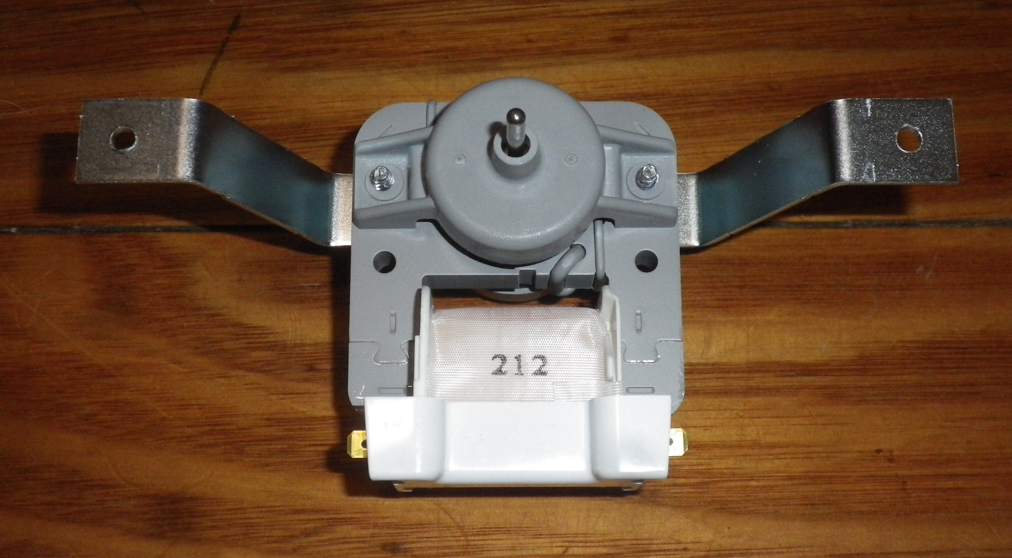 Fisher & Paykel Short Shaft Evaporator Fan Motor Appliance Replacement Part - Genuine FP818721P
