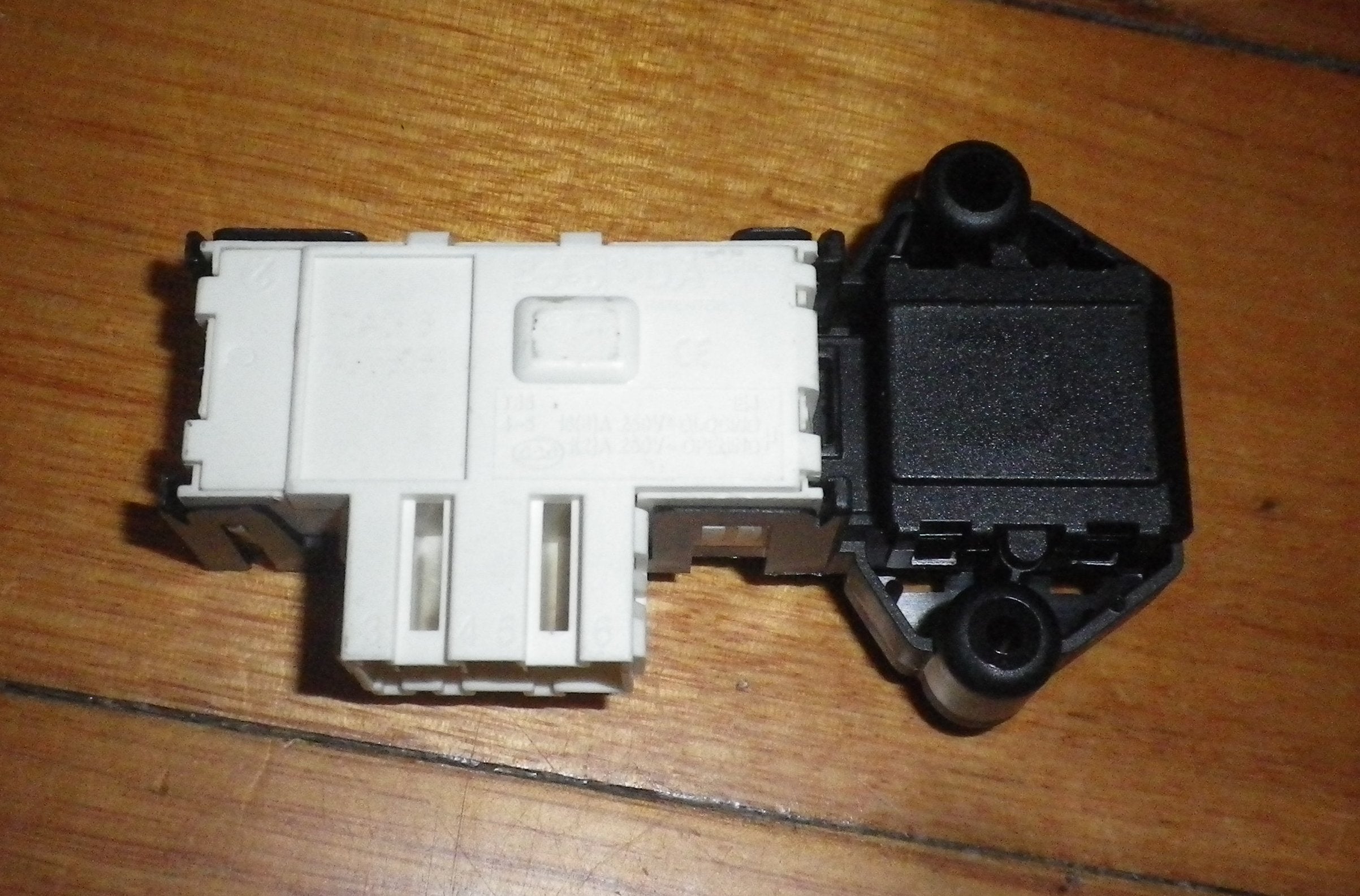 Rold DA069 Front Loader Door Interlock Switch for Samsung - Part # S200, DC64 - 00653A