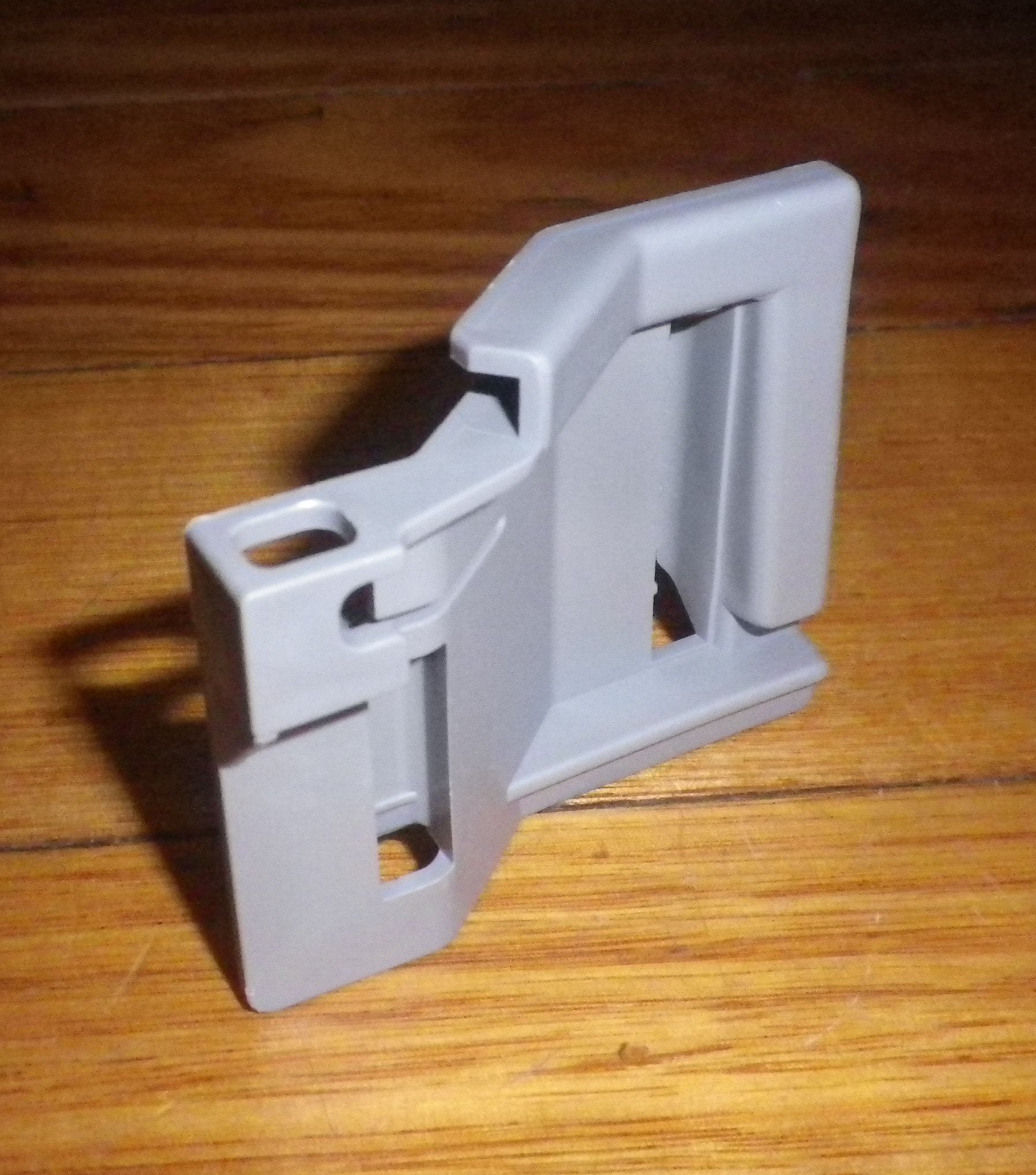 Bosch SGI, SGS, SGU Series Lower Dishwasher Basket Tyne Clamps - Part # 167273