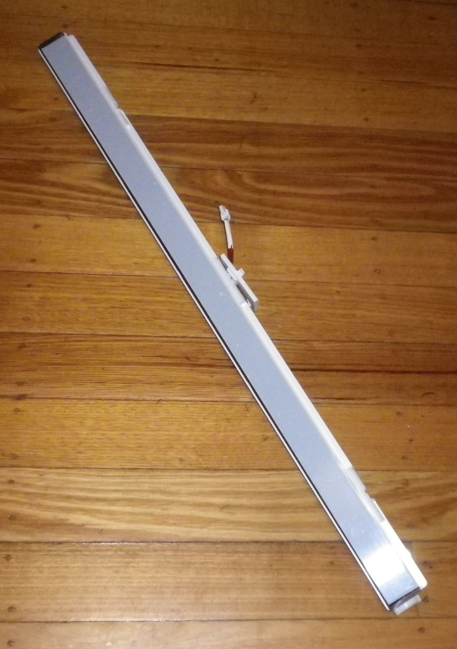 Samsung SRF582DBLS Refrigerator French Door Centre Closing Bar Replacement Part # DA97 - 07661U