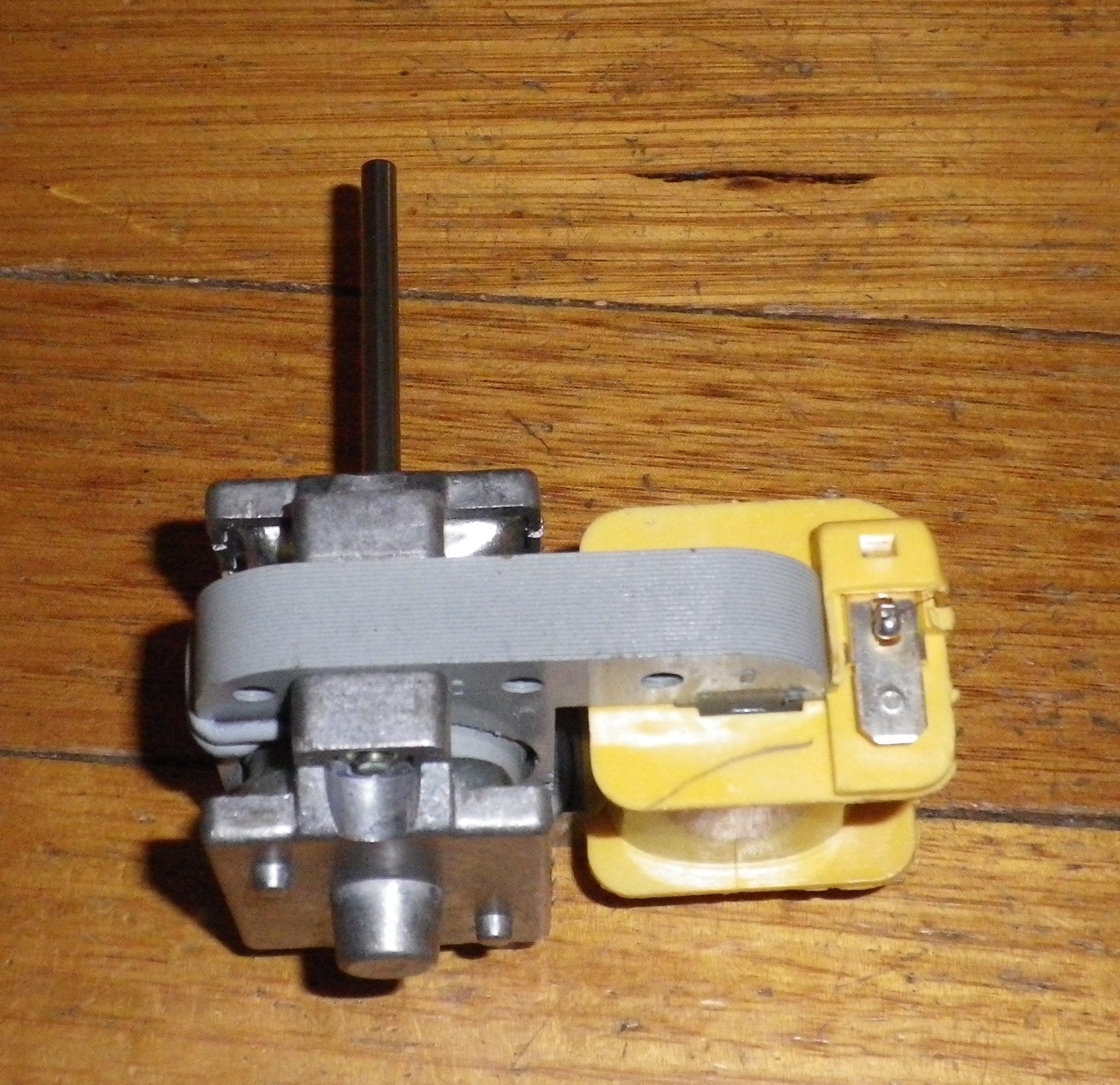 240V AC Universal Reversible Evaporator Fan Motor with 4mm Shaft - Part # RF039G, RE-01WT52