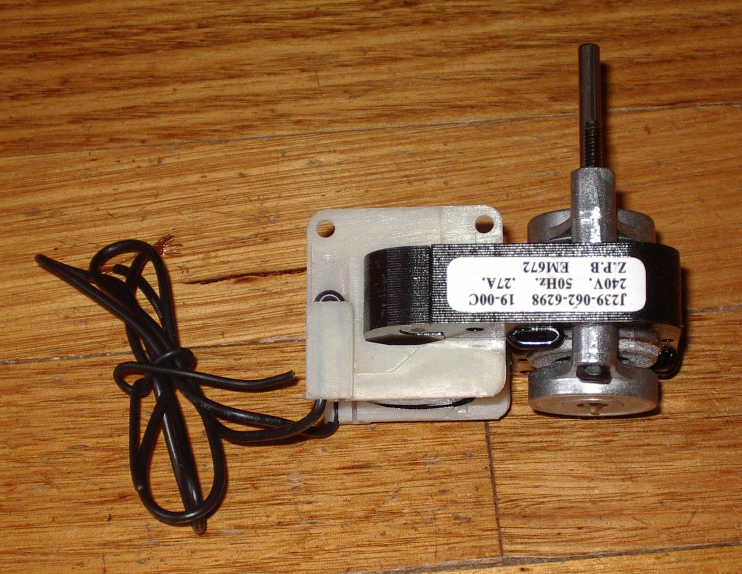 Universal Reversible Utility Fan Motor & Blade for Fridges and Freezers - Part # RFSM-672A