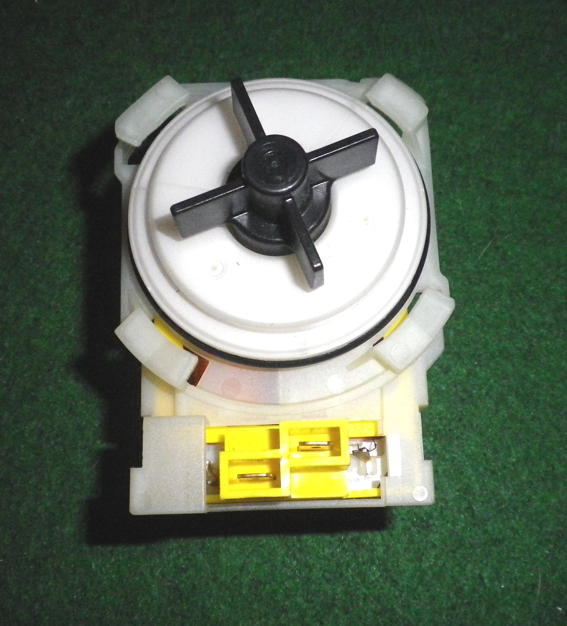 Copreci Universal Twist-On Magnetic Pump Motor Body - Universal Electric Pump Motor Part No. UNI209D