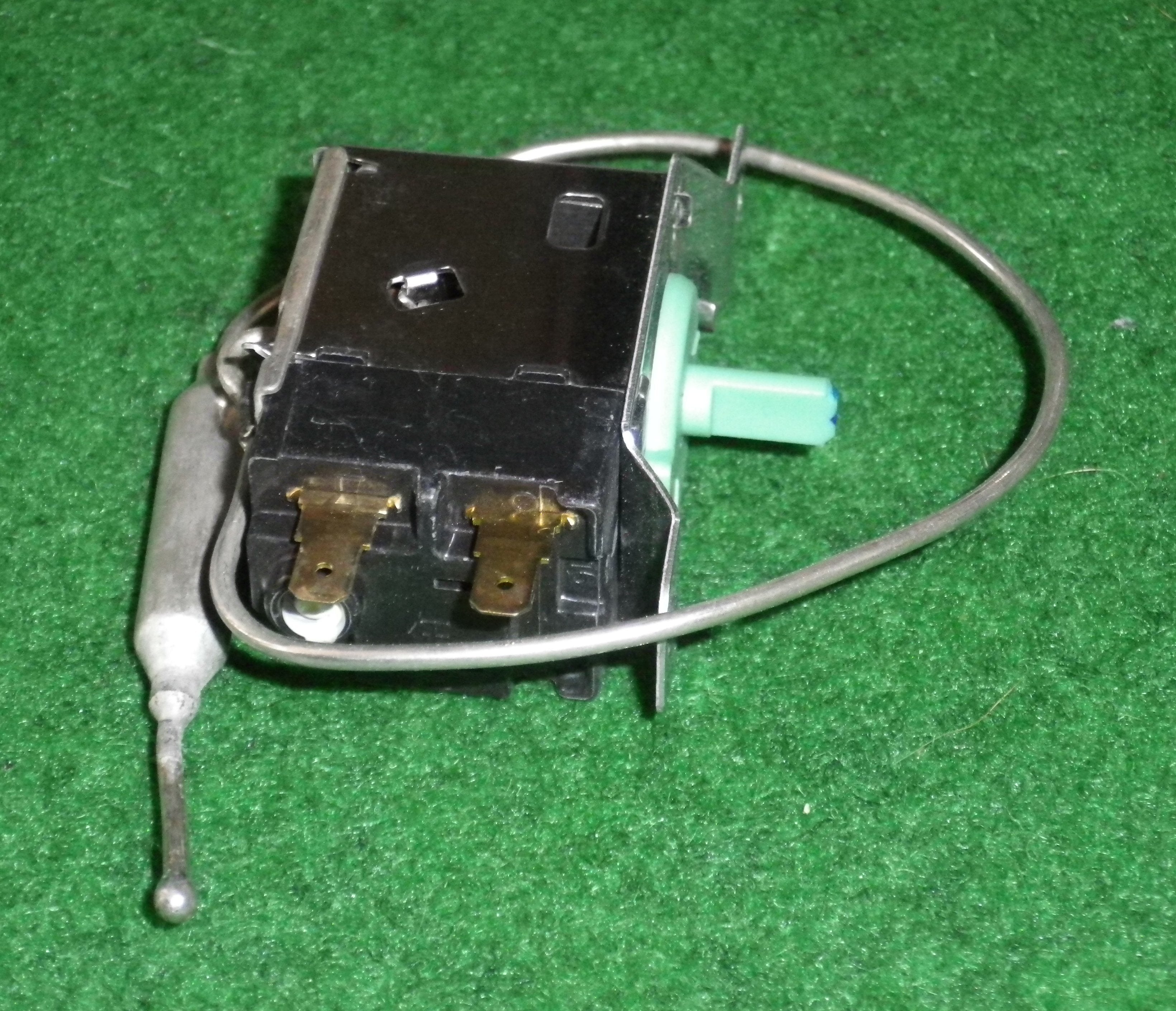Samsung No-Frost Refrigerator Thermostat - Compatible Part # DA47-10107Z, Similar to C174S-03EB-5 for Multiple Samsung Models