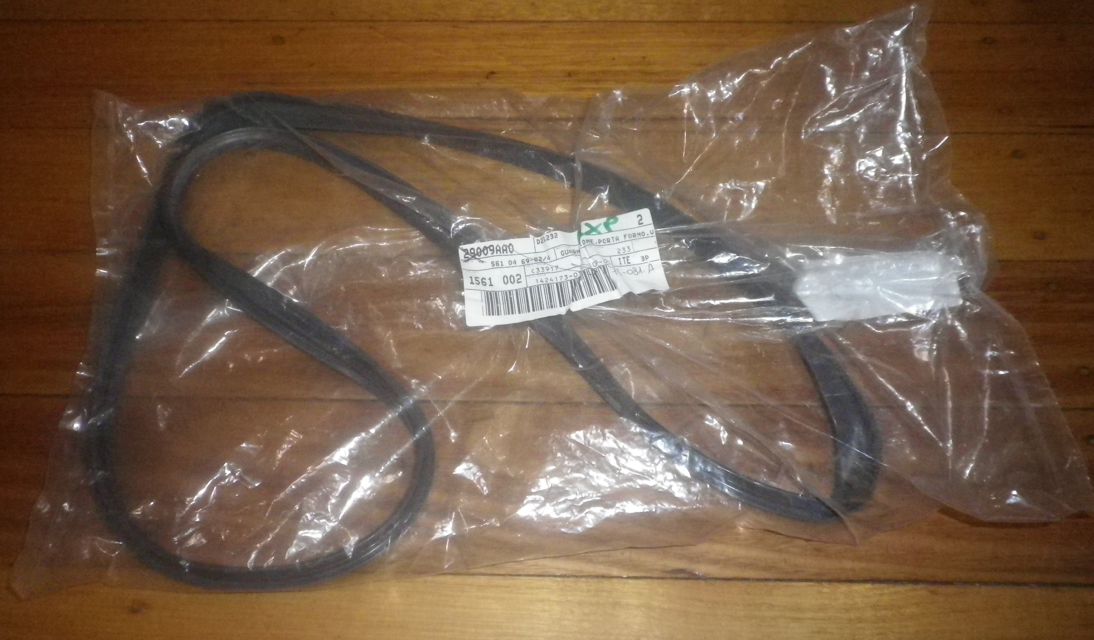 AEG One Piece Steam Oven Door Seal - Part No. 5610469024