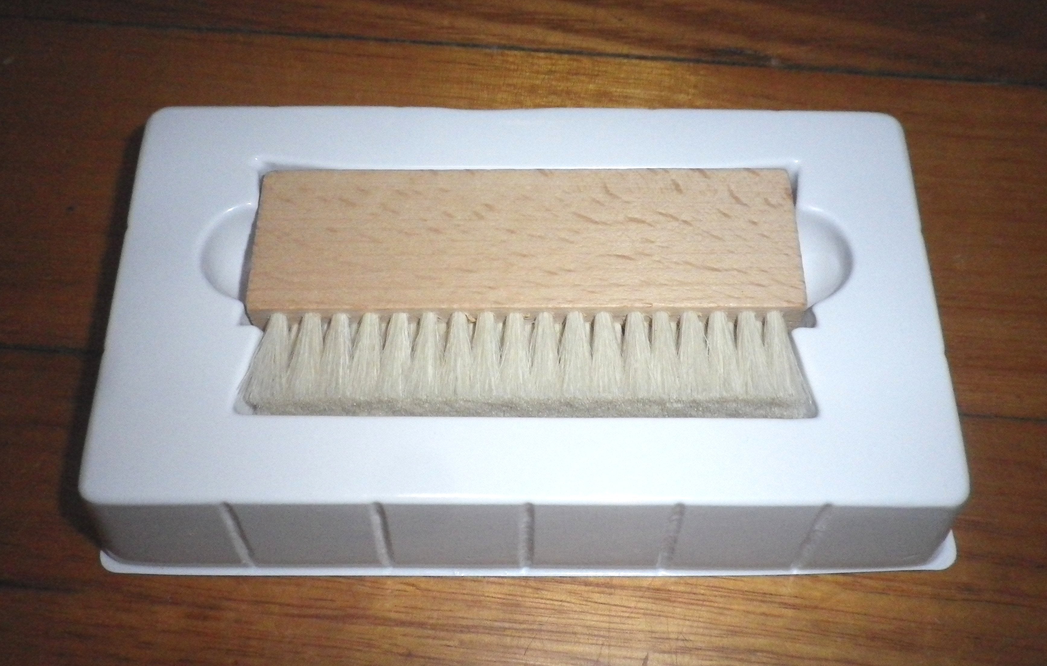 High - Quality Anti - Static Natural Goats Hair Brush for Vinyl Record Cleaning - Model # DC - 600