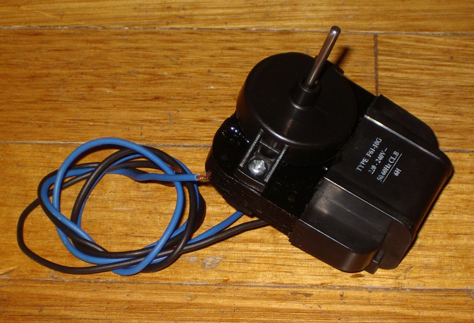Universal Reversible Evaporator Fan Motor (Part # RF039EB) for No Frost Fridges
