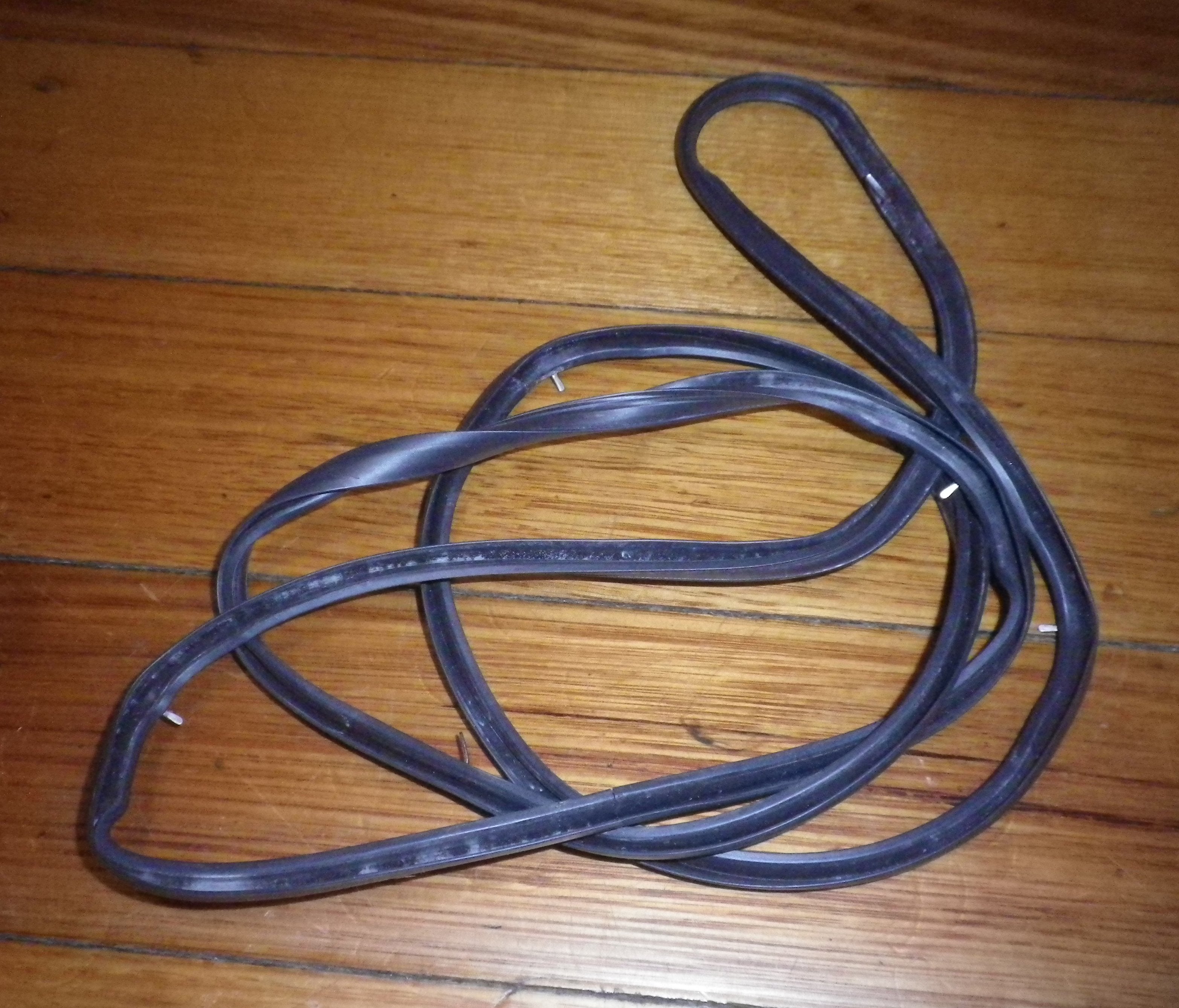 AEG Competence Single - Piece Oven Door Seal with 6 Hooks, Part No. 4071302402