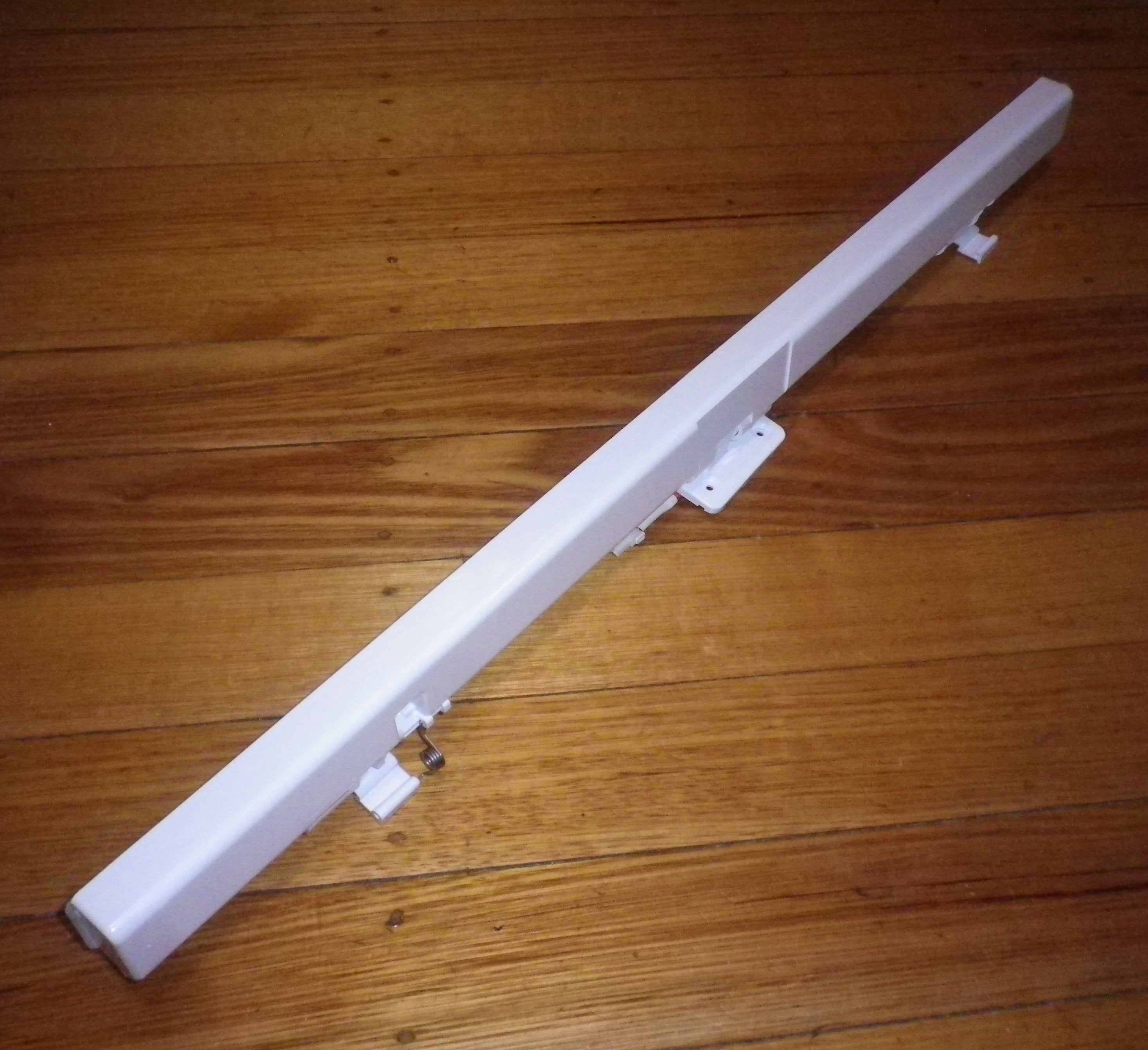 Samsung SRF801GDLS French Door Refrigerator Centre Closing Bar Replacement Part # DA97 - 08512K