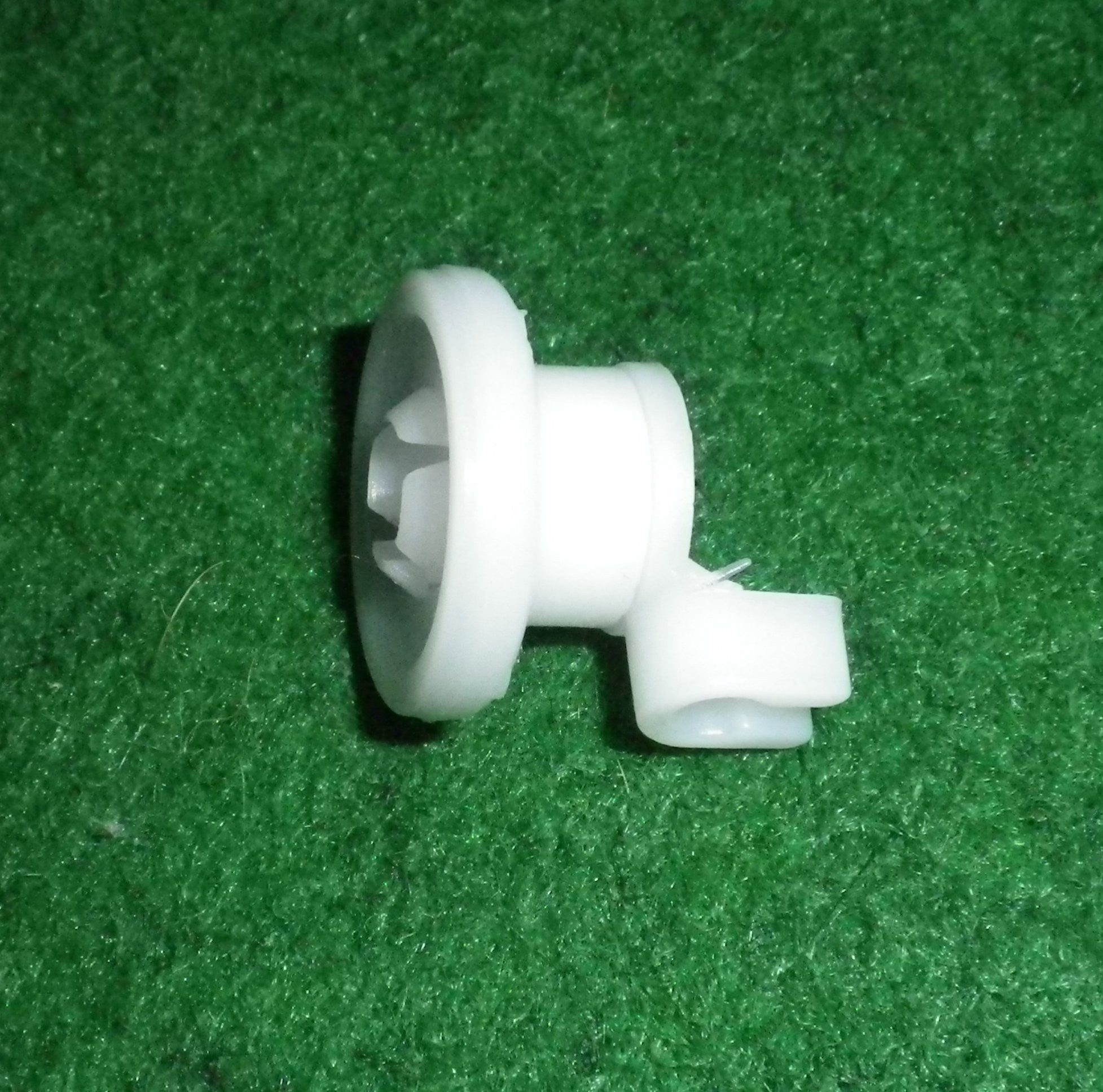 High - Quality Replacement Upper Basket Wheel Compatible with Bosch SMS Series Dishwashers - Part # BS4302