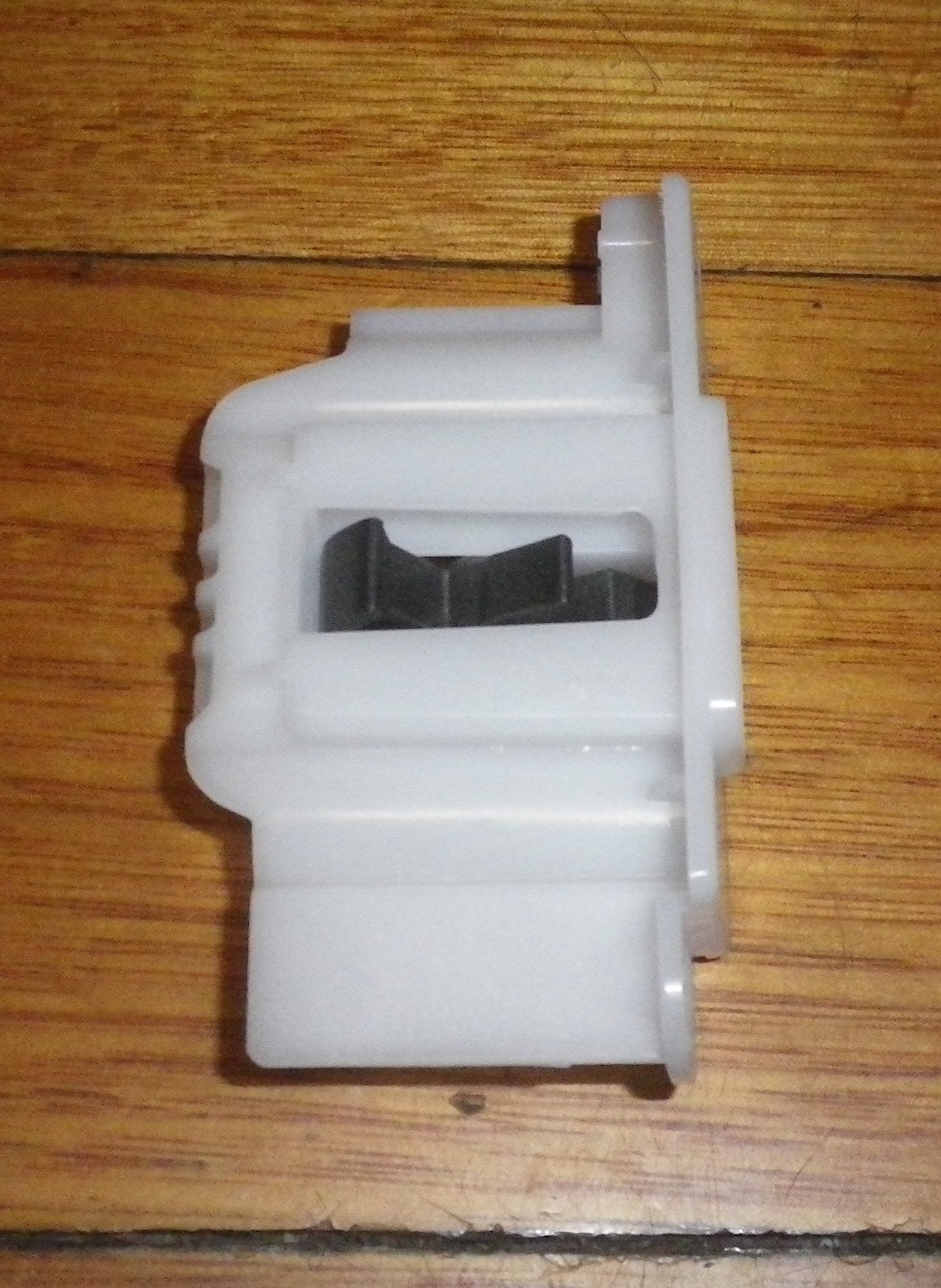 Bosch WT, WTG, WTH, WTW Series Dryer Female Door Latch Assembly - Part # 10022250