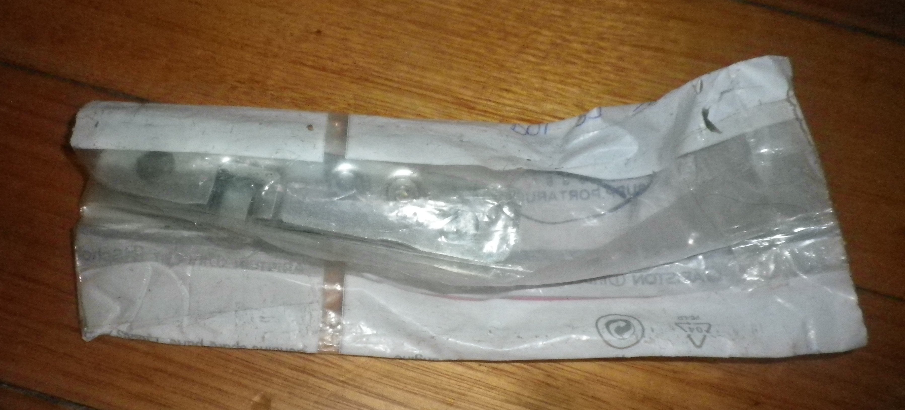 Ariston and Whirlpool Compatible Oven Door Hinge Support Bracket Assembly - Replacement Part Numbers A049938, 481941758056