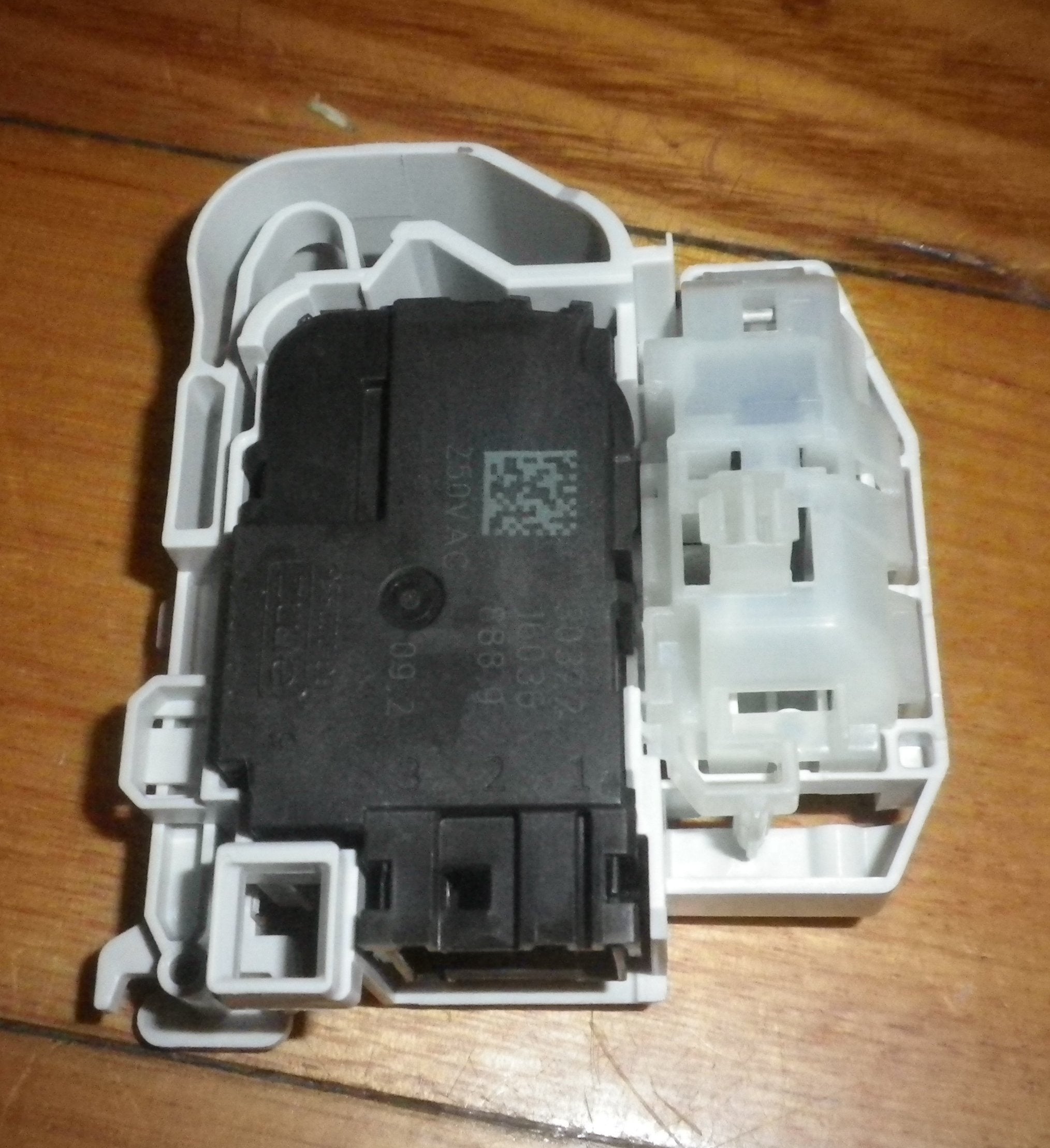 High - Quality Bosch Serie 4 and Siemens Front - Loading Washer Door Interlock Switch Replacement Part # 10020375