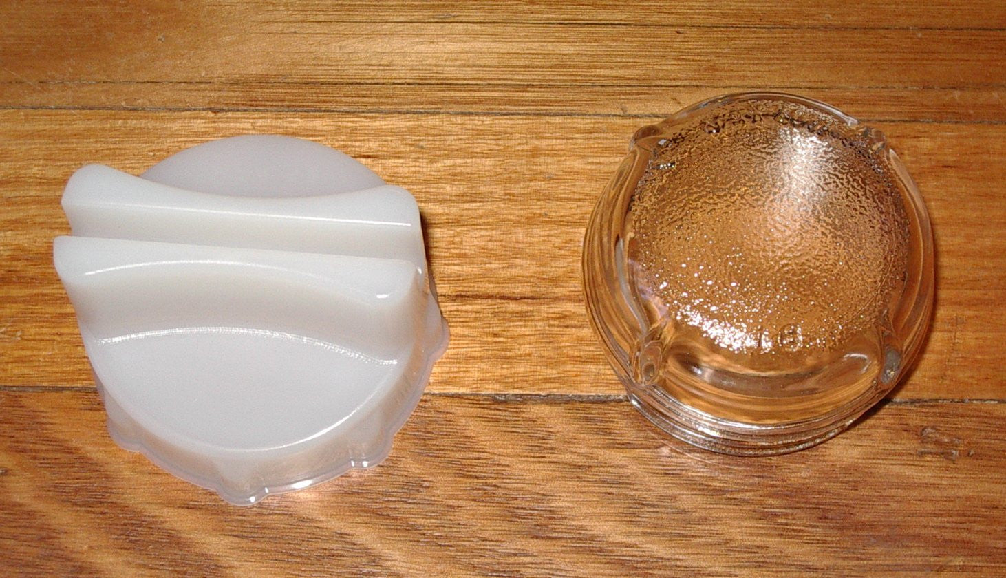 Bosch Large Capacity Oven Lamp Holder Transparent Glass Cover - Replacement Part No. 647309, 00647309