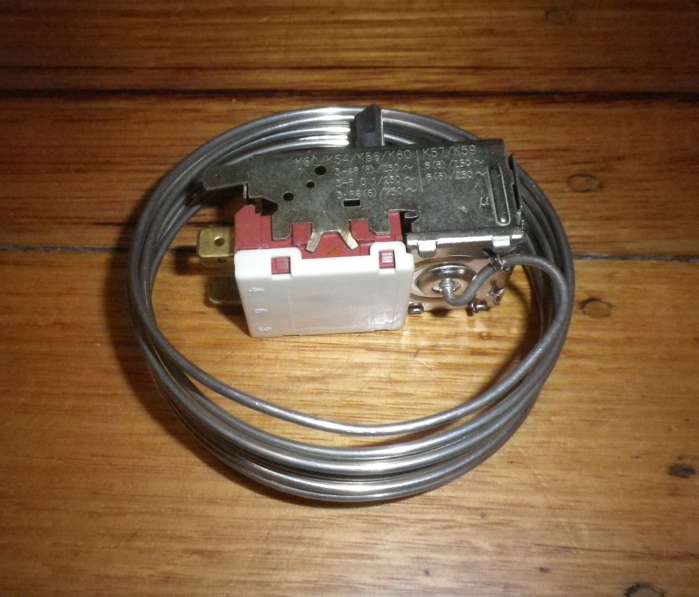 Universal Freezer Temperature Control Thermostat with Make on Rise Warning Signal - Part Number RF086A