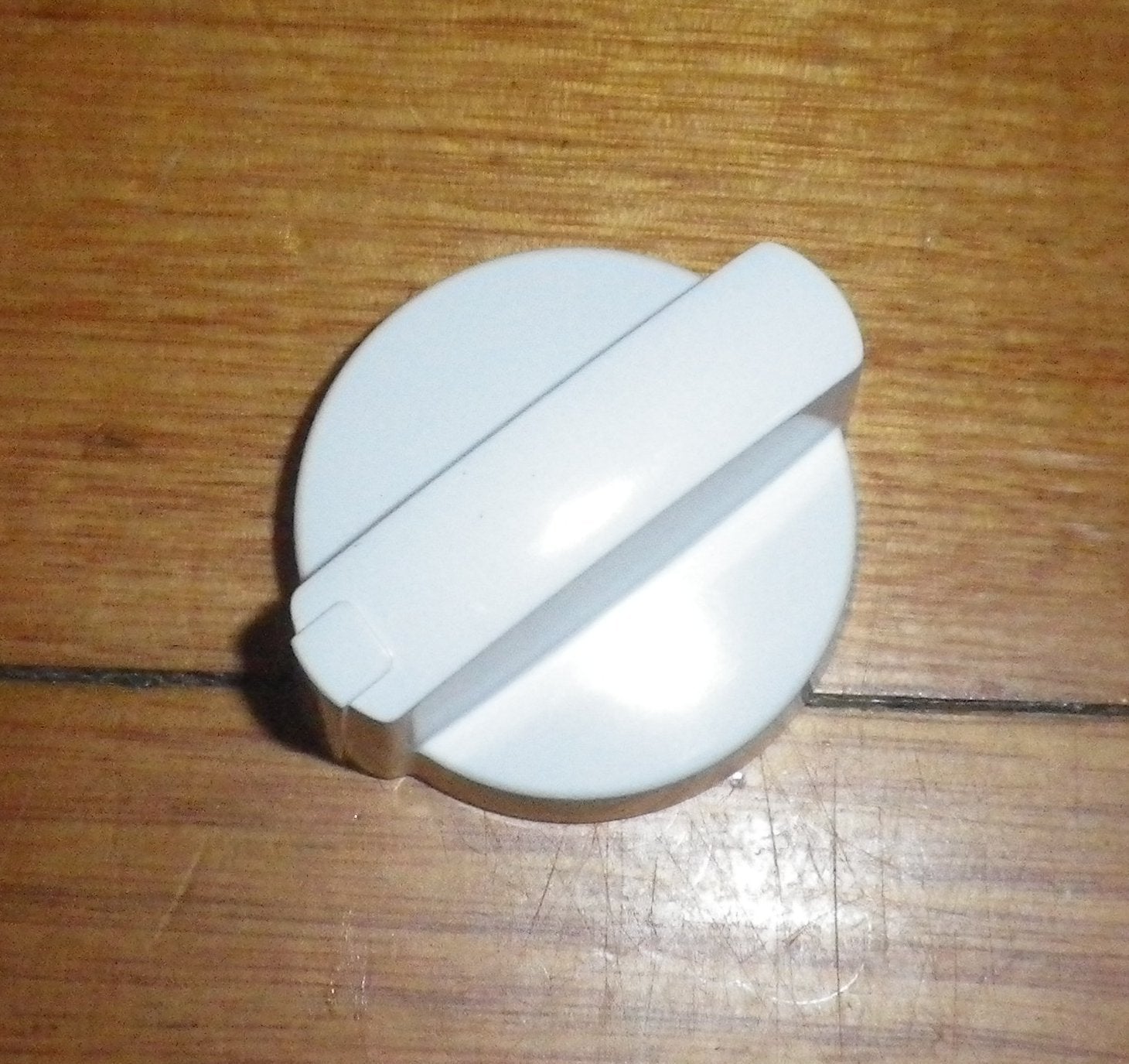 Westinghouse WDE Series Genuine White Stove Control Knob - Part # 0019008184