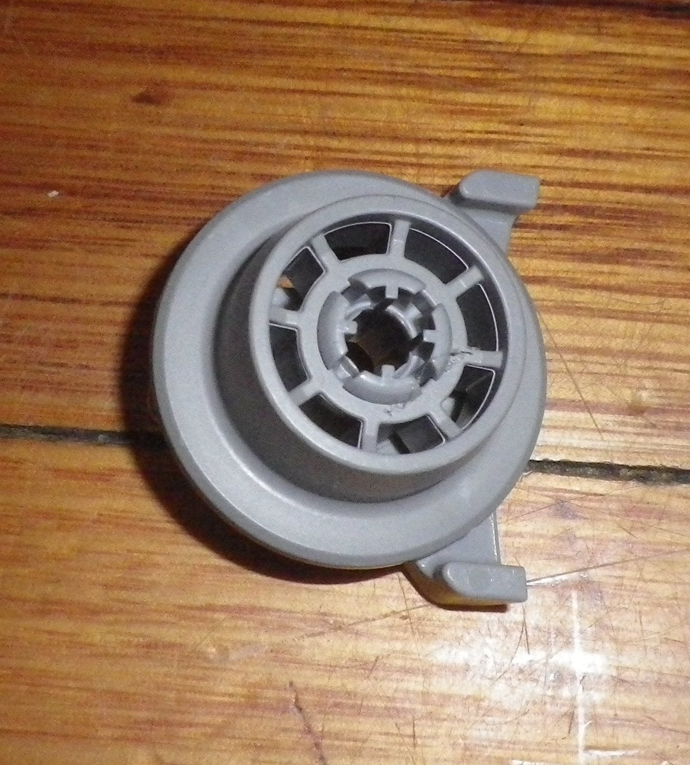 Bosch SMS46GW01A Series Lower Basket Stop Wheel - Part 10014039