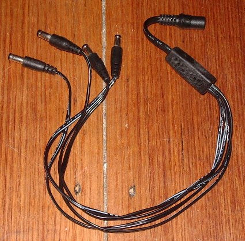 2.5mm DC Socket to 4 X 2.5mm DC Plug Splitter Lead - Part # ADC325