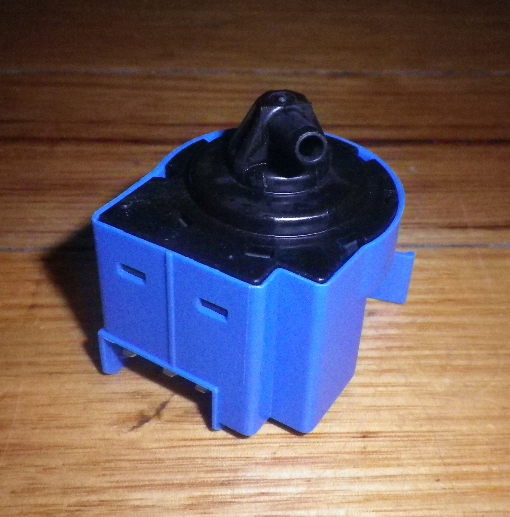 High - Quality Samsung Front Loader Washer Analog Pressure Switch - Genuine Part Number DC96 - 01703G