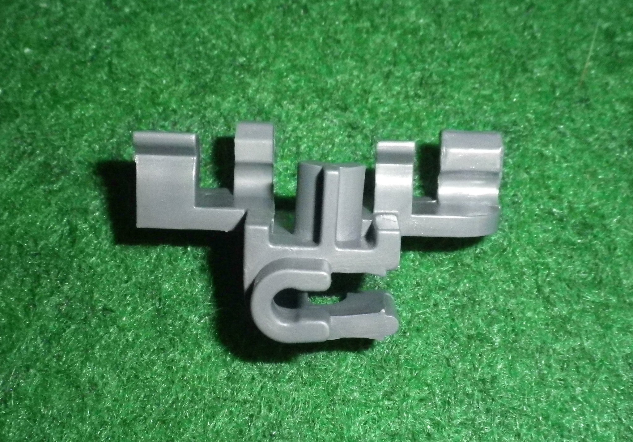 Fisher & Paykel DW60 Series Dishwasher Lower Basket Right-Hand Plate Rack Clip - Replacement Part H0120202827B