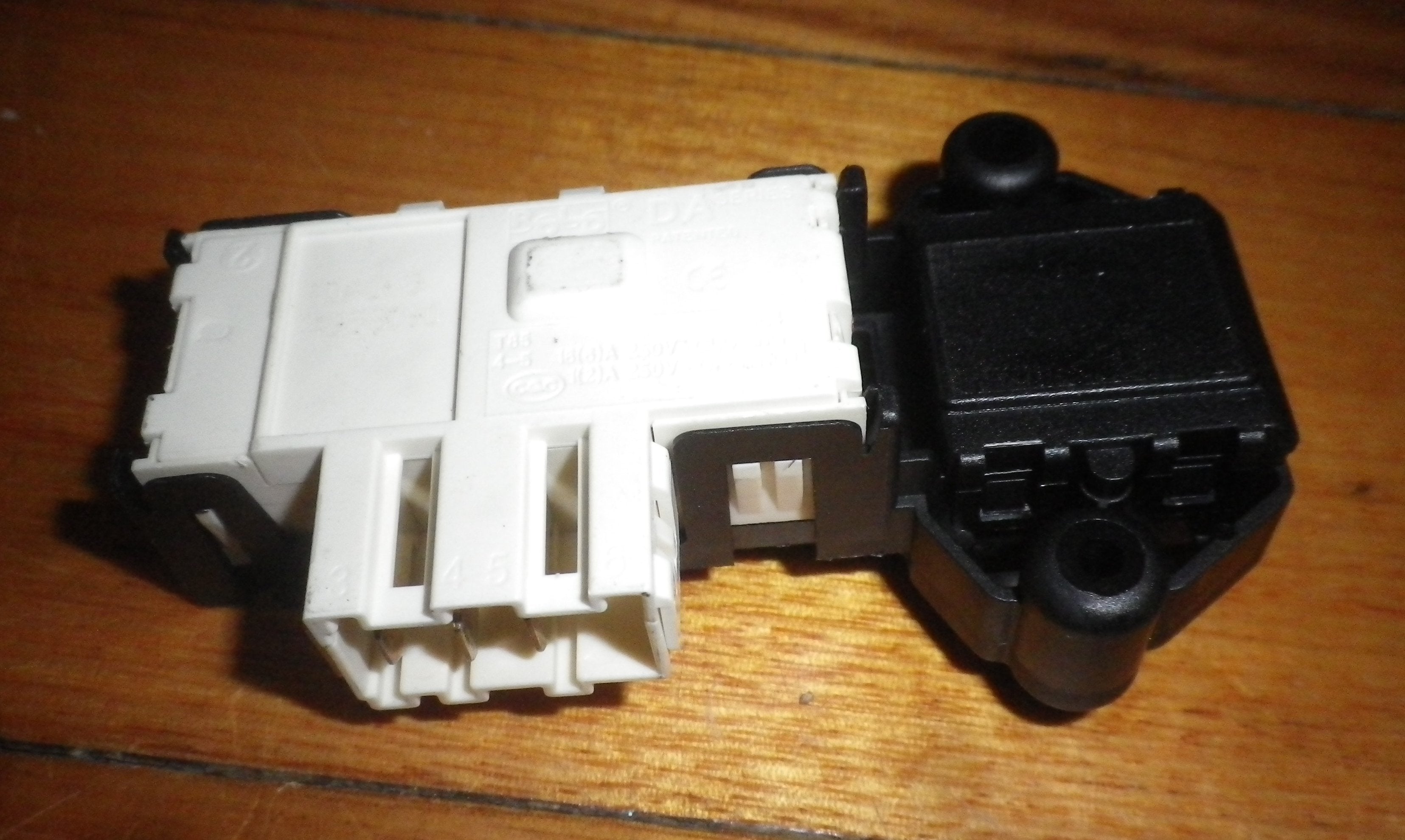 Rold DA069 Front Loader Door Interlock Switch for Samsung - Part # S200, DC64 - 00653A