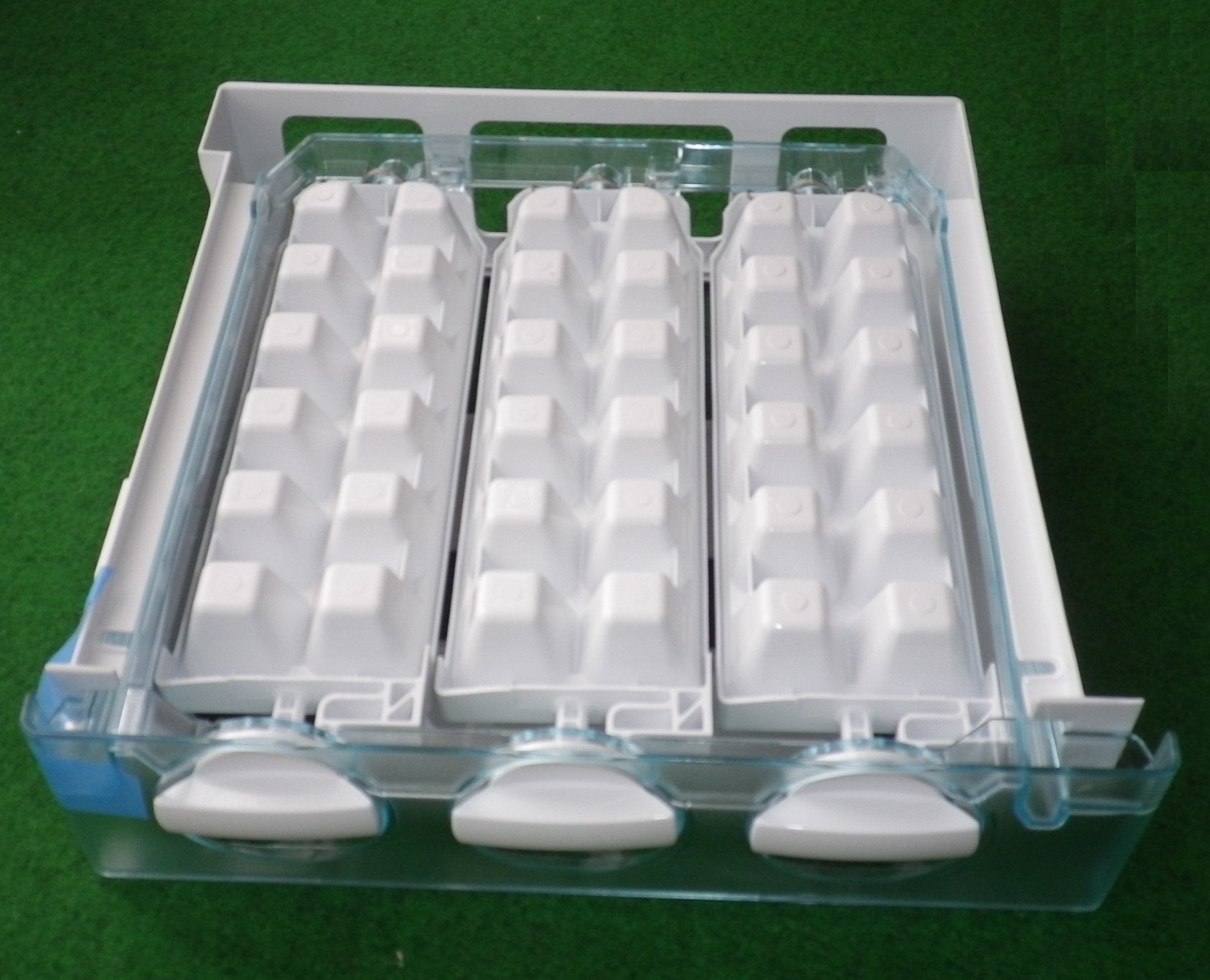 Westinghouse WBE5100SB Triple Ice Cube Tray Assembly - Part 1461080