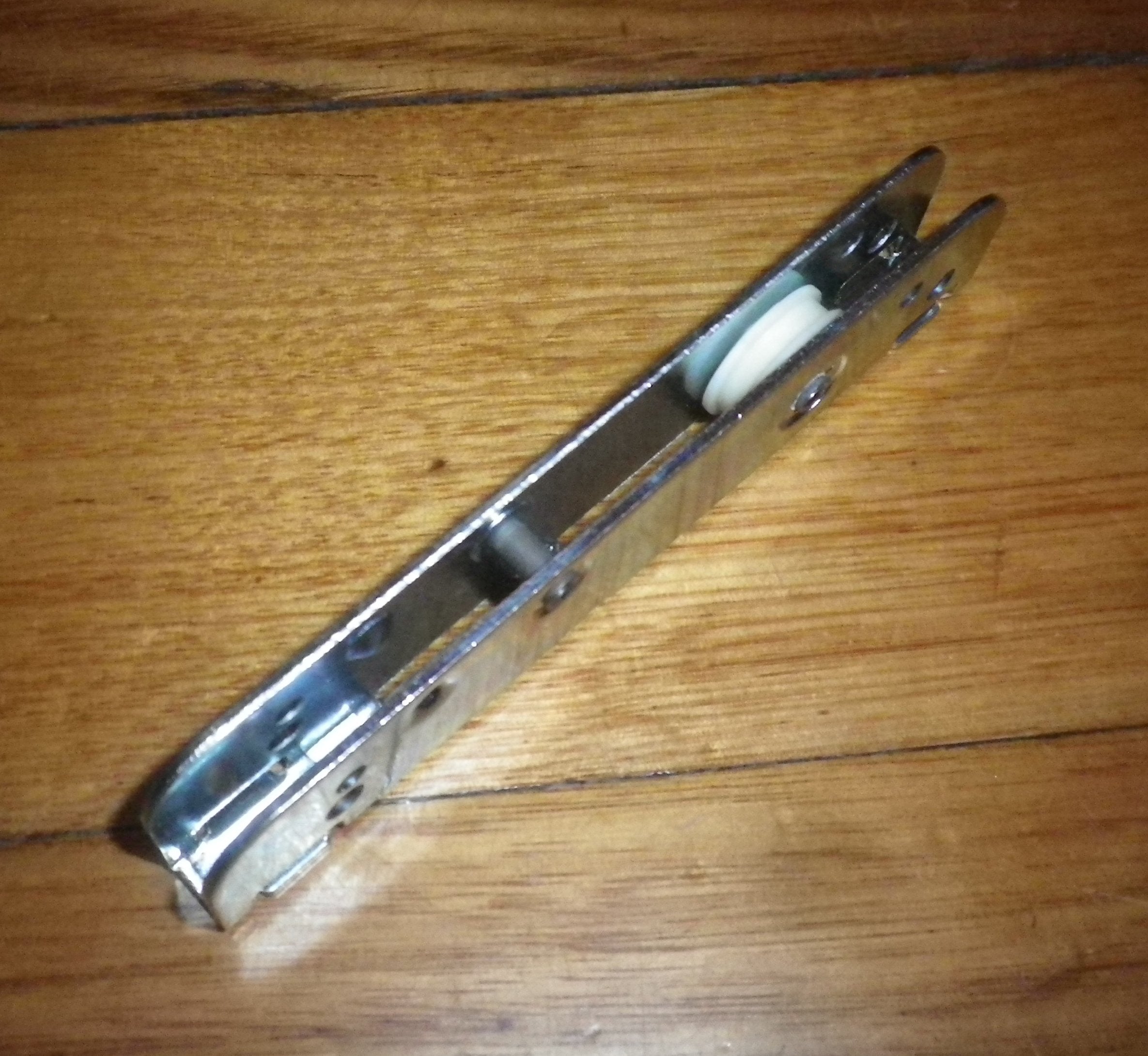 Ariston, Whirlpool Oven Door Hinge Support Bracket - Genuine Parts A033337, 482000026242