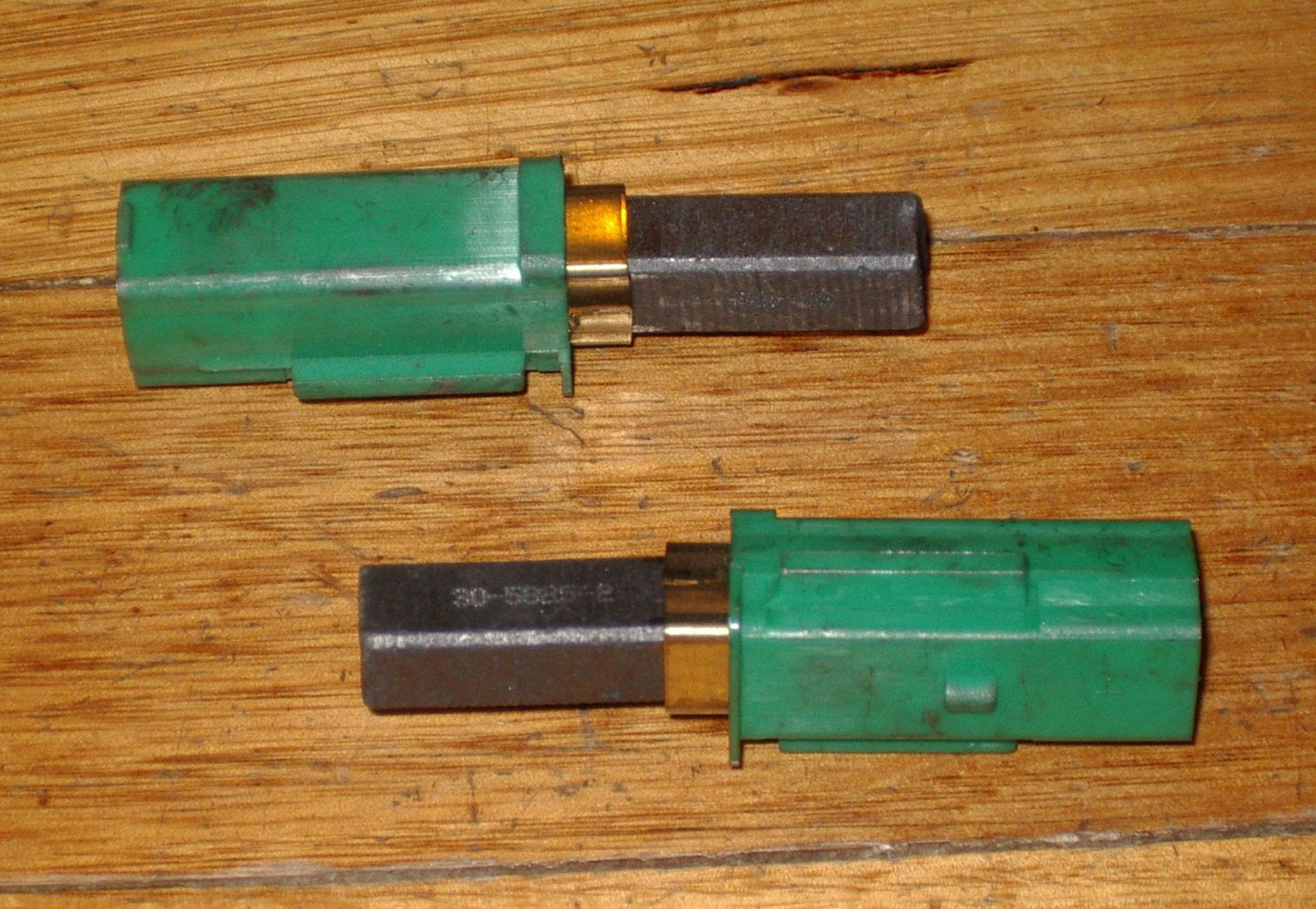 Ametek M016 3-Stage Vac Motor Carbon Brushes (Part # MCB013)