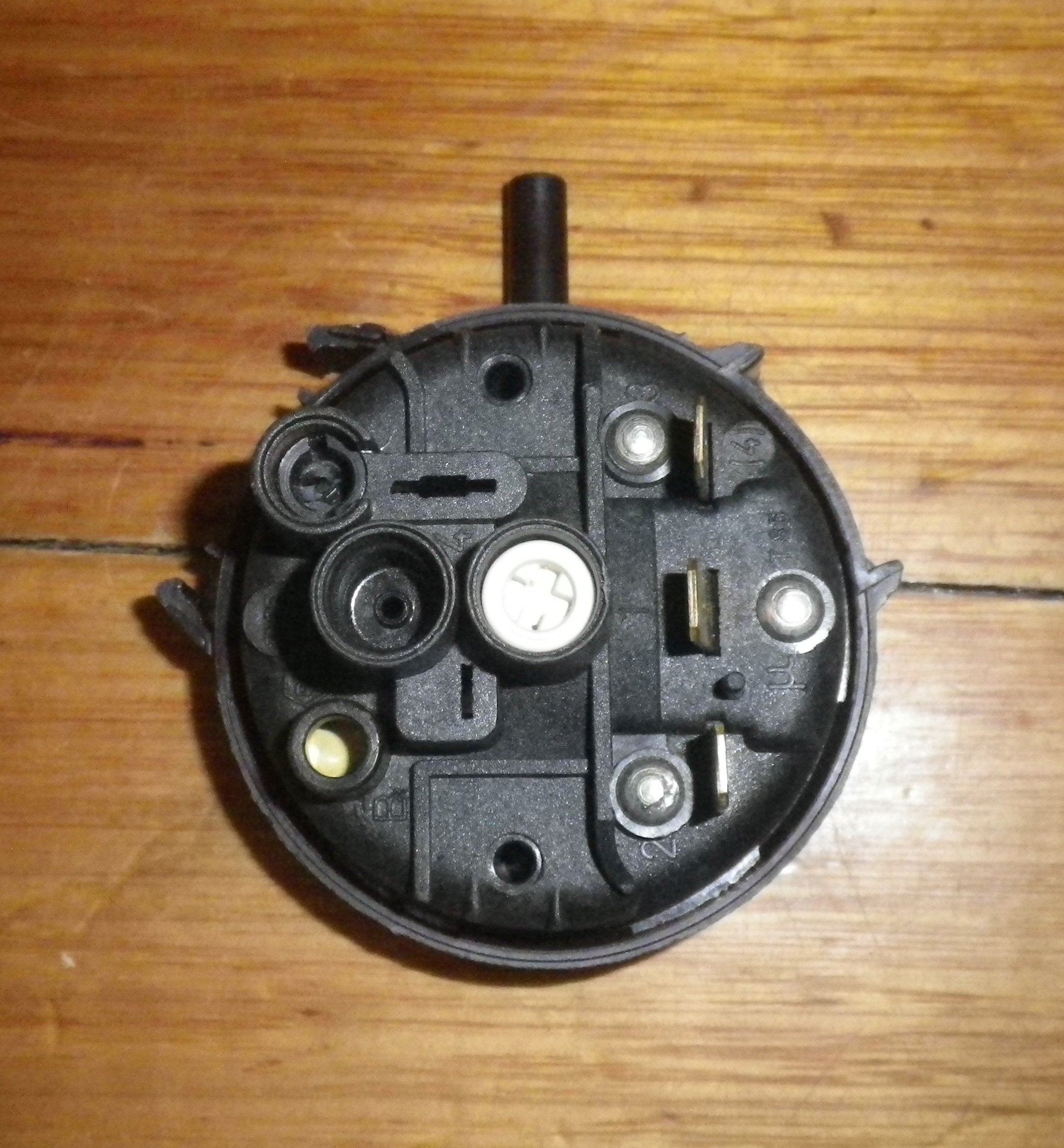 Ariston Front - Loading Washer 3 - Terminal Pressure Switch UNI210, A199993