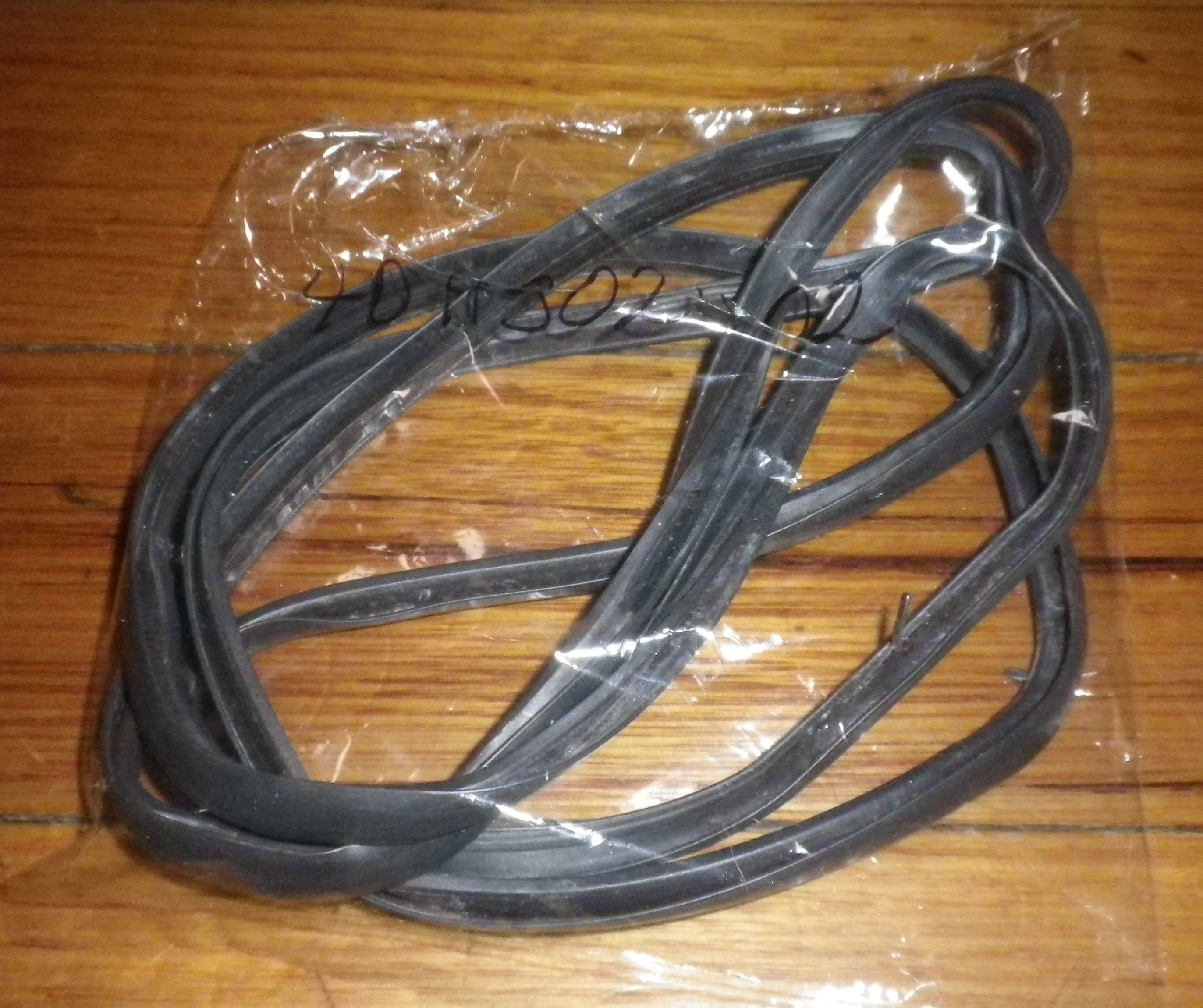 AEG Competence Single - Piece Oven Door Seal with 6 Hooks, Part No. 4071302402