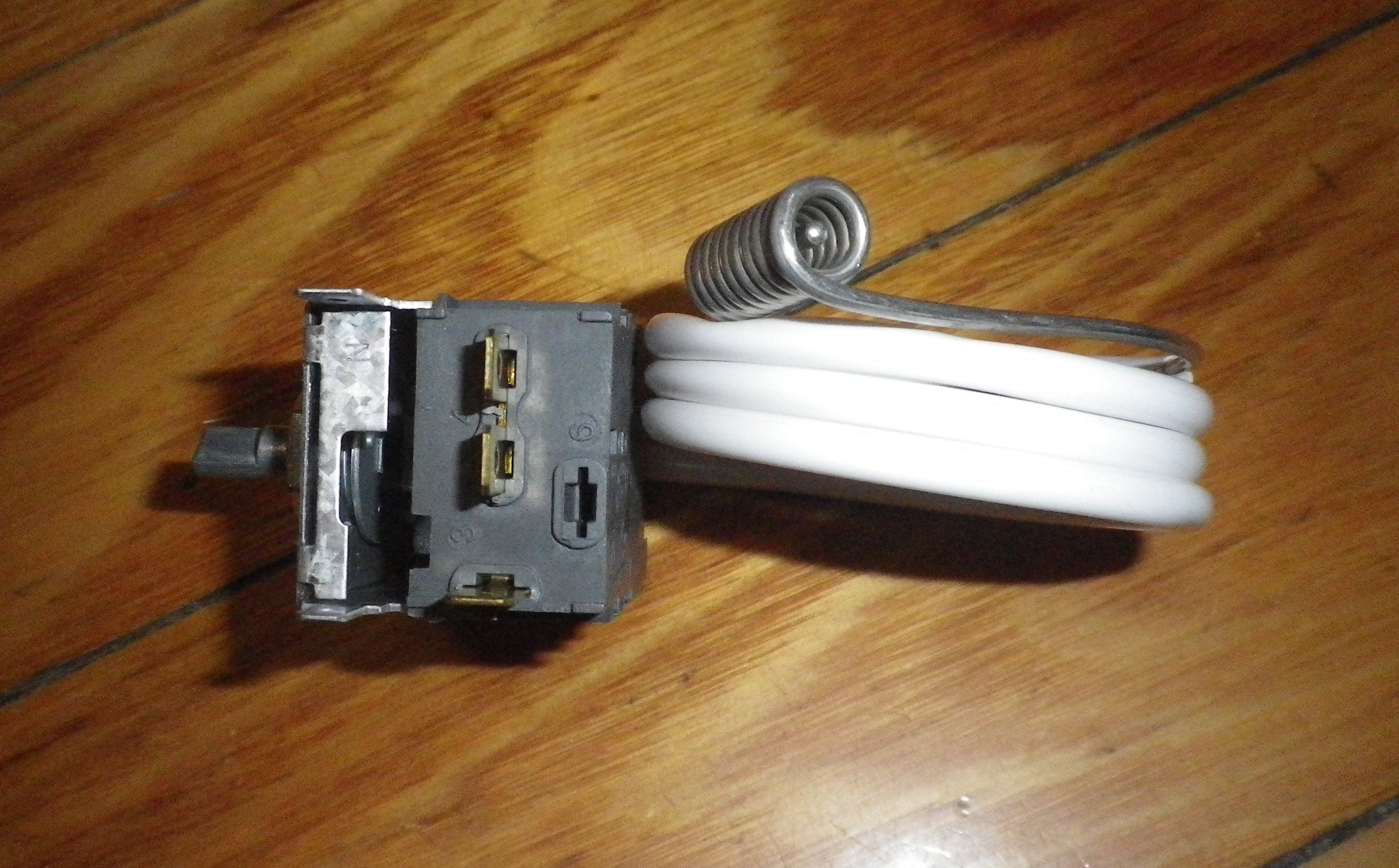 Fisher & Paykel Cyclic Defrost Fridge Thermostat - Part # FP883713 for C373, C450 Models