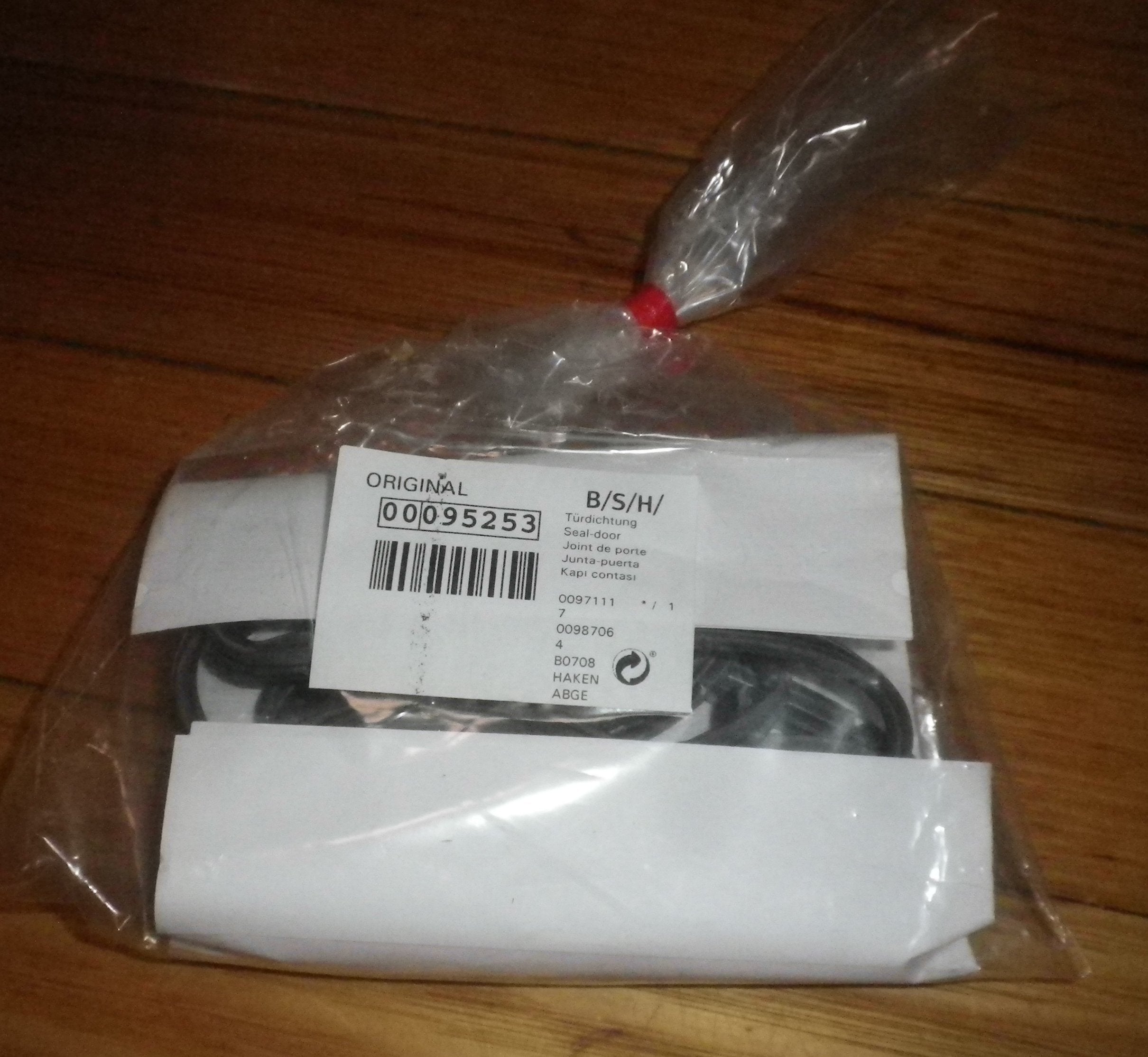 Bosch One - Piece Oven Door Seal for Select 60cm Models - Part #095253, 00095253