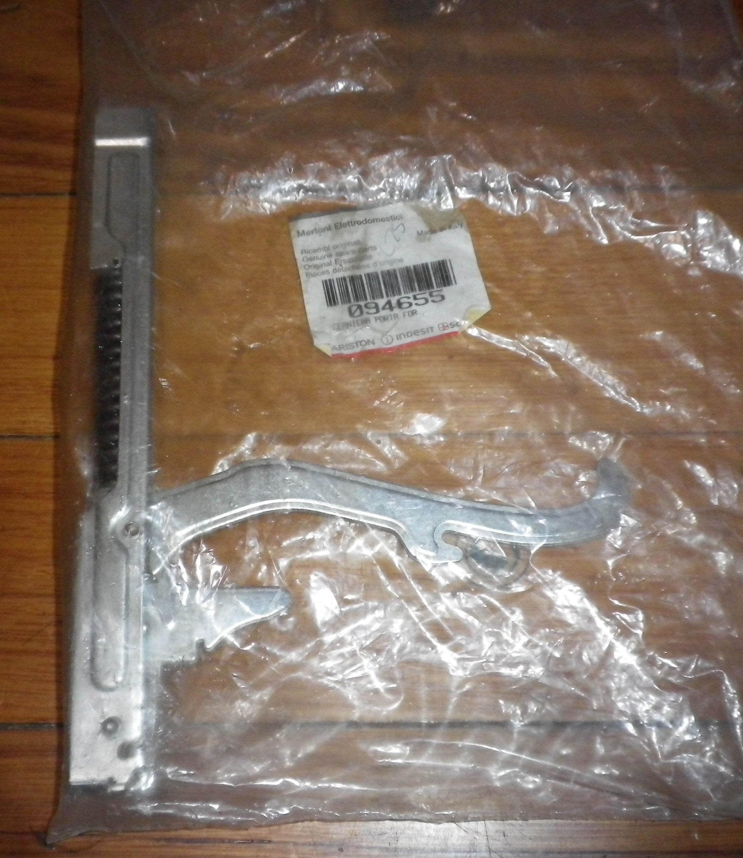 Ariston and Hotpoint Underbench Oven Door Hinge Replacement Part - Part Numbers A094655, C00094655 for Various Oven Models