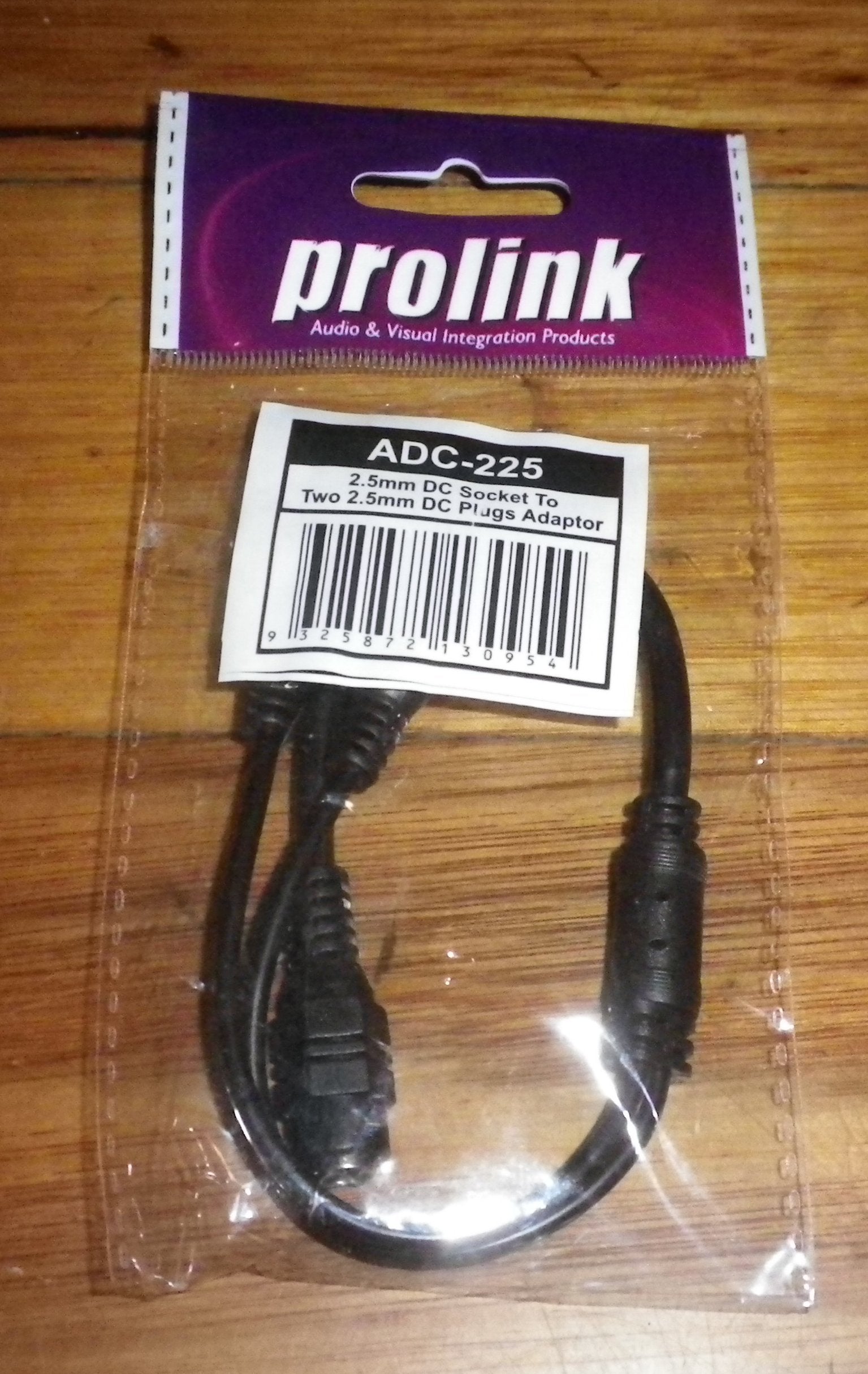 2.5mm DC Socket to 2 X 2.5mm DC Plug High - Quality Splitter Lead - Part # ADC225
