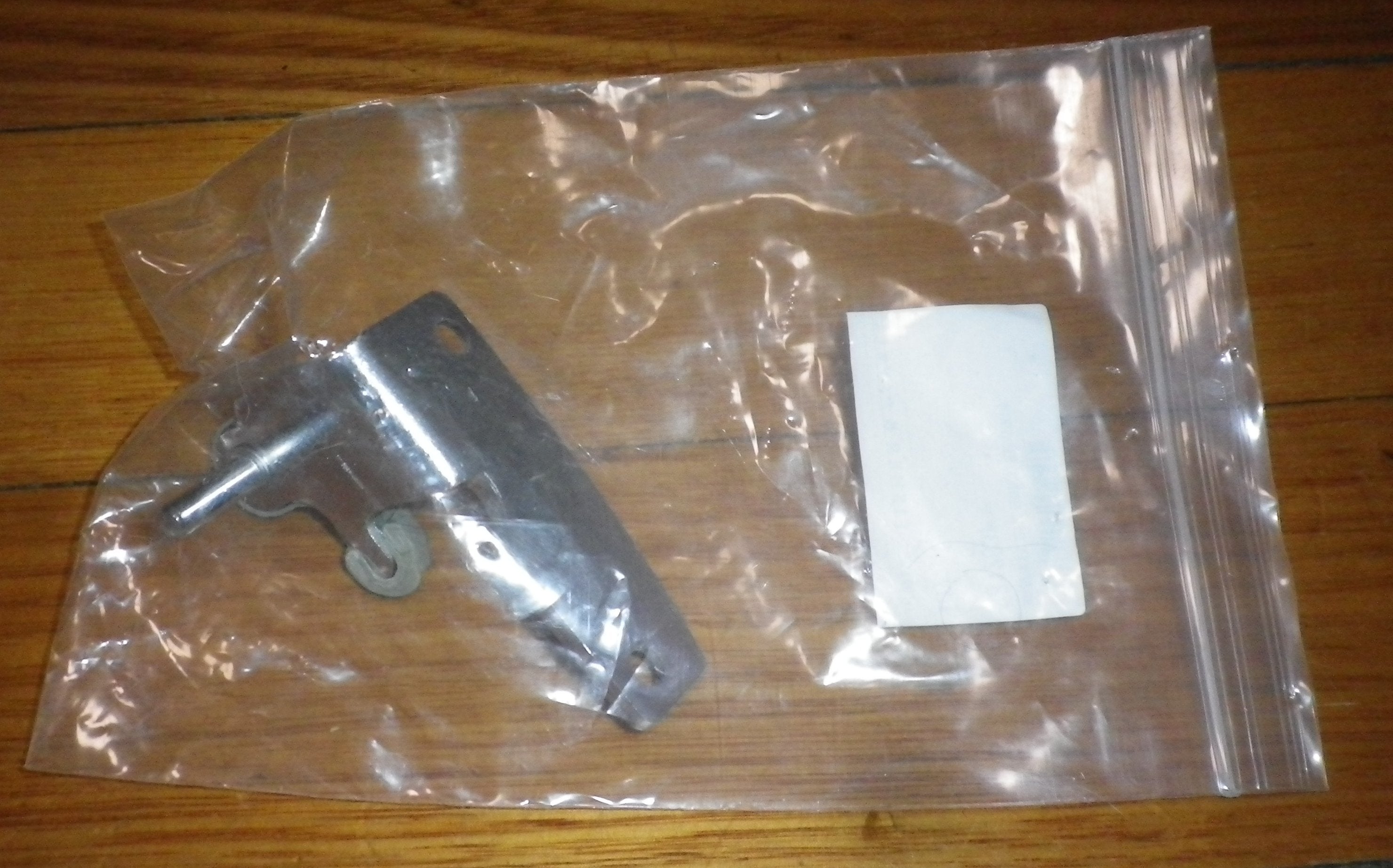 Grey Right-Hand Fisher & Paykel Fridge Door Hinge & Closing Cap - Part FP881283P