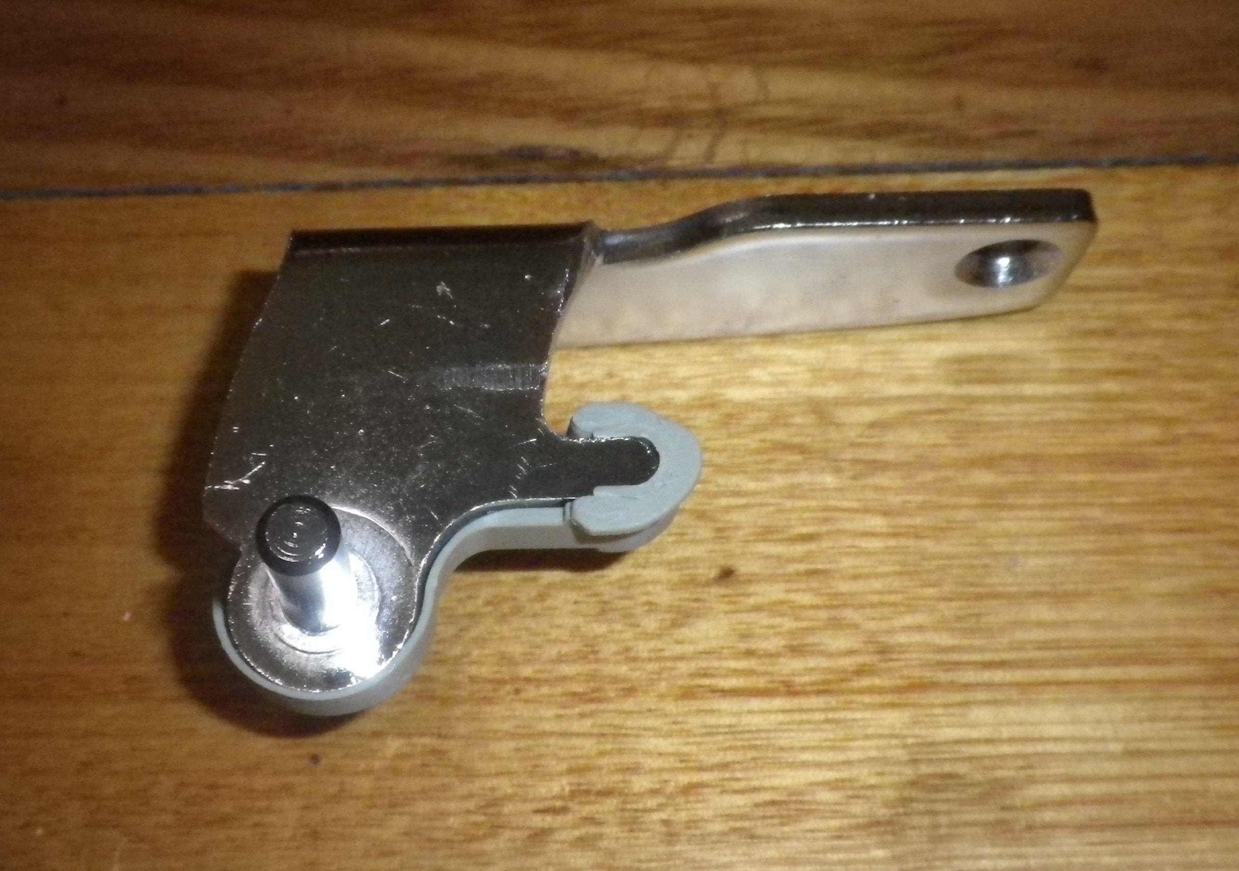 Grey Right-Hand Fisher & Paykel Fridge Door Hinge & Closing Cap - Part FP881283P