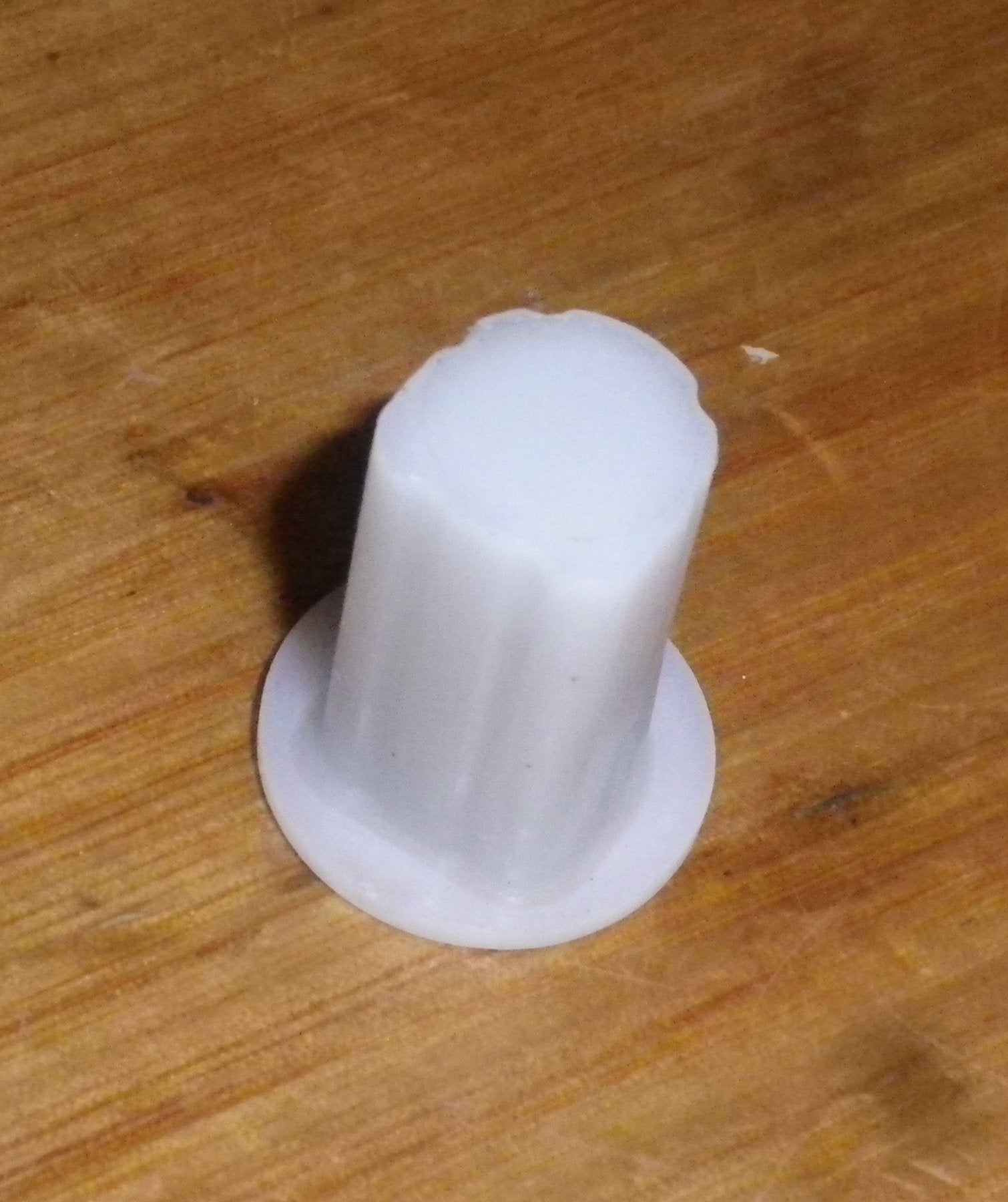 Westinghouse Refrigerator Top Door Hinge Thimble Replacement Part # 759875