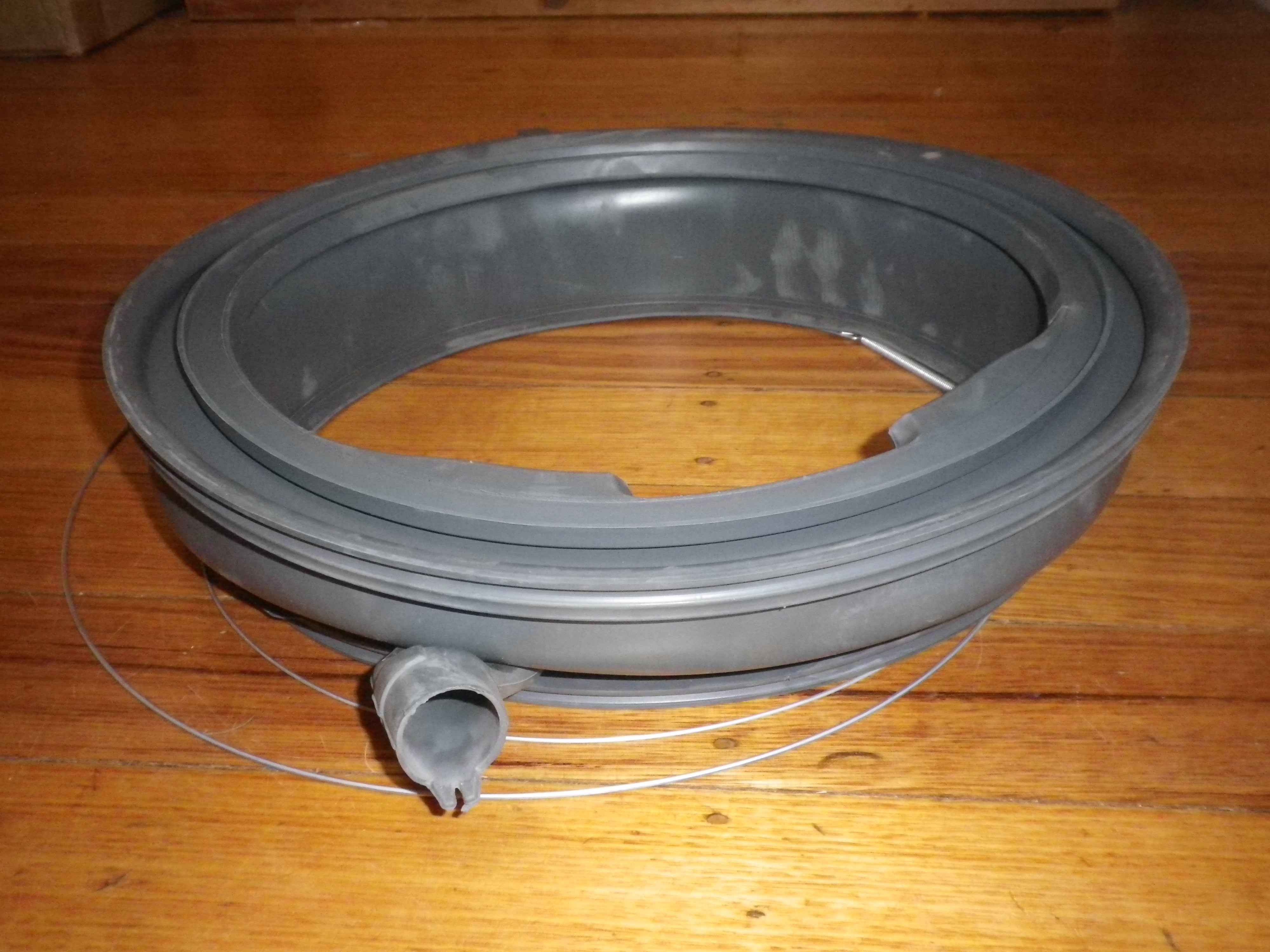 Bosch Front Loader Grease-Resistant Door Gasket with Tube - Part # 772653