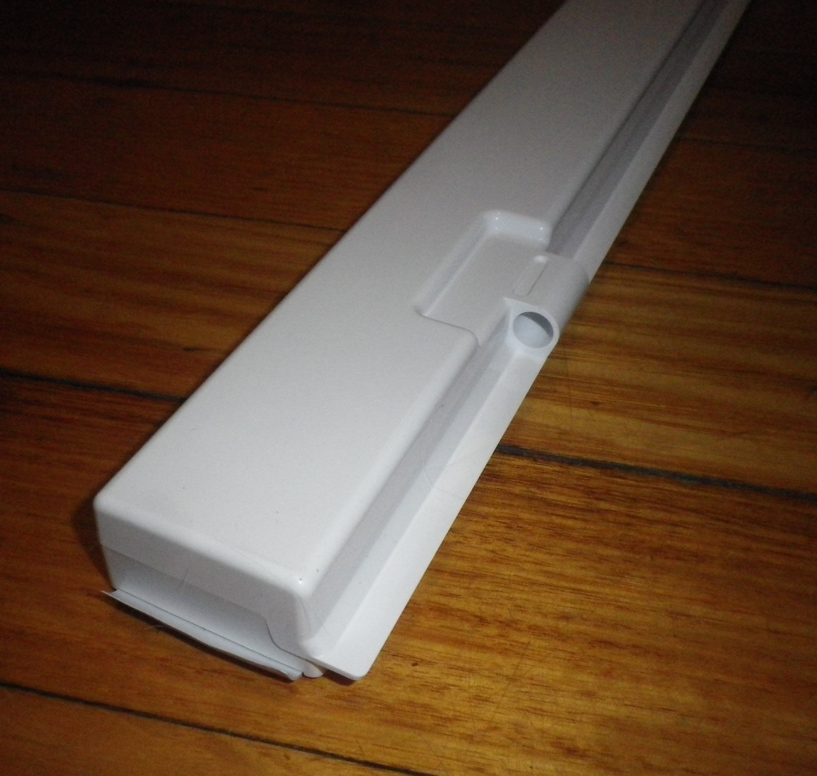 Westinghouse WQE5600 Series Refrigerator French Door Closing Bar Replacement Part - Part Number 140225456015