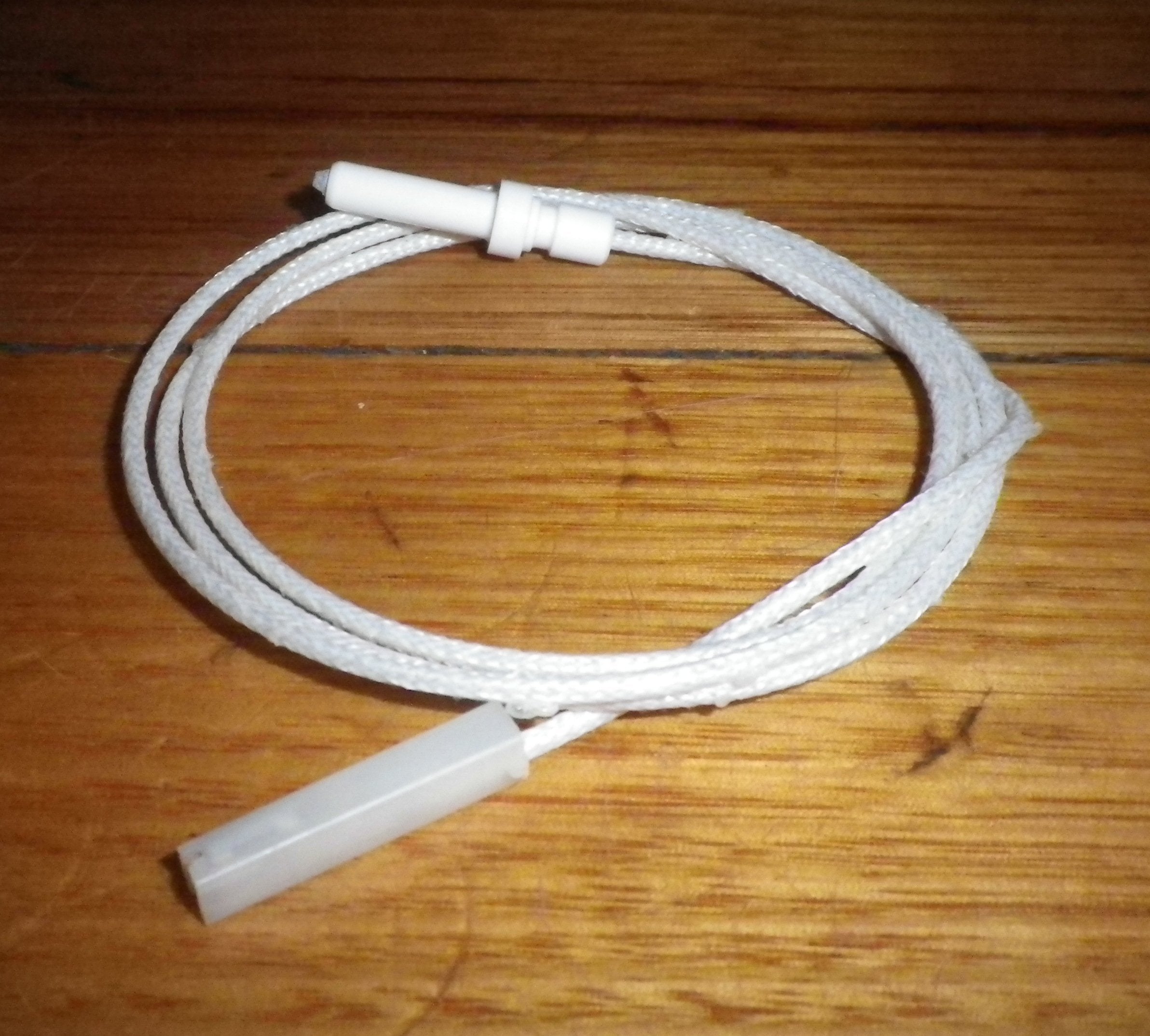 Bosch and Neff Compatible 810mm Gas Cooktop Burner Ignition Spark Plug and Lead Assembly - Part Number 613118