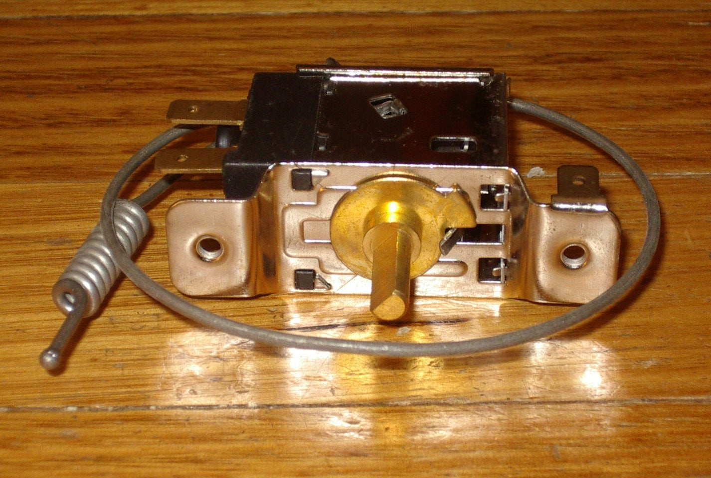 High - Quality Asian - Style Freezer Thermostat, Part # RF165A