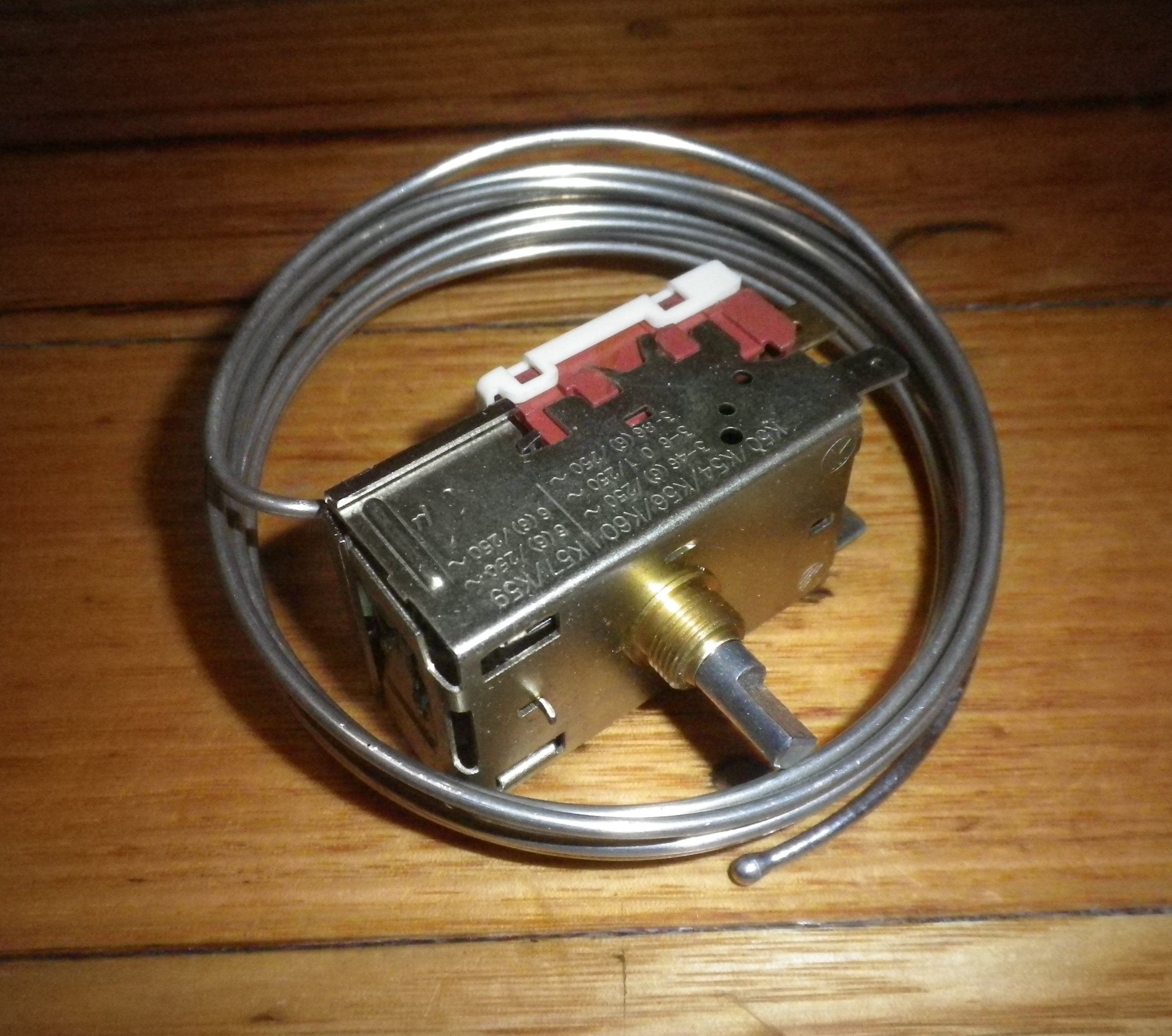 Universal Freezer Temperature Control Thermostat with Make on Rise Warning Signal - Part Number RF086A