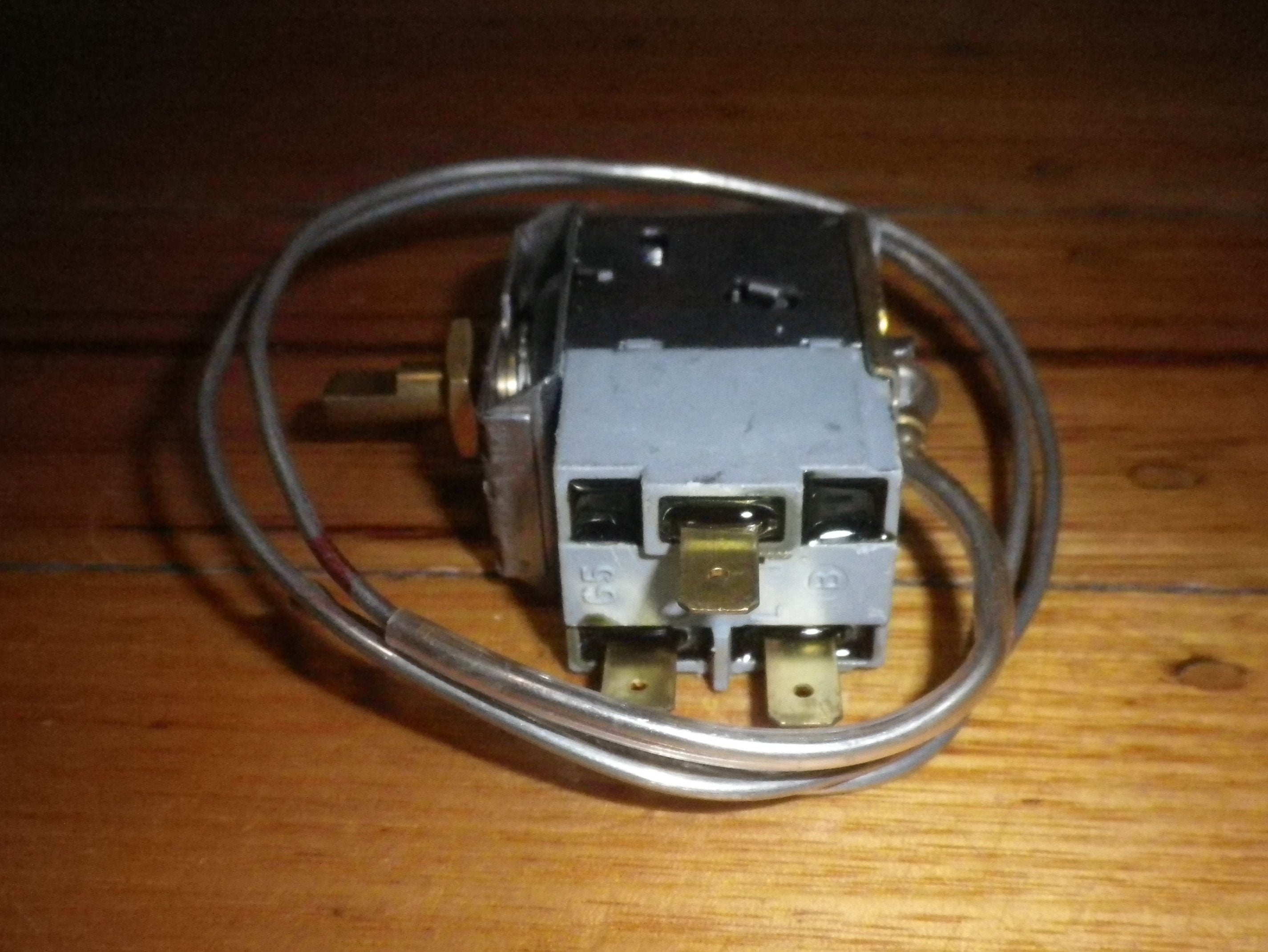 Westinghouse Asian-Style Single Door Fridge Thermostat - Replacement Part # 4055090155, Compatible with Models WRM2400WD, WDFE25E-L3